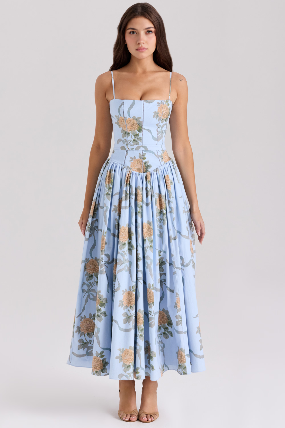 Estrella Valmont — Vestido Midi Floral | Colección Marbella 2026