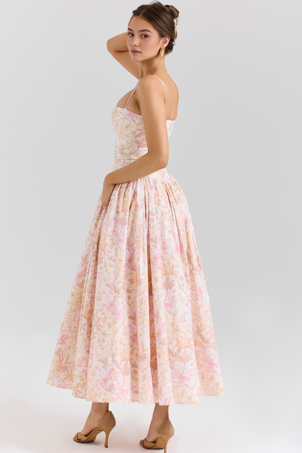 Estrella Valmont — Vestido Midi Floral | Colección Marbella 2026