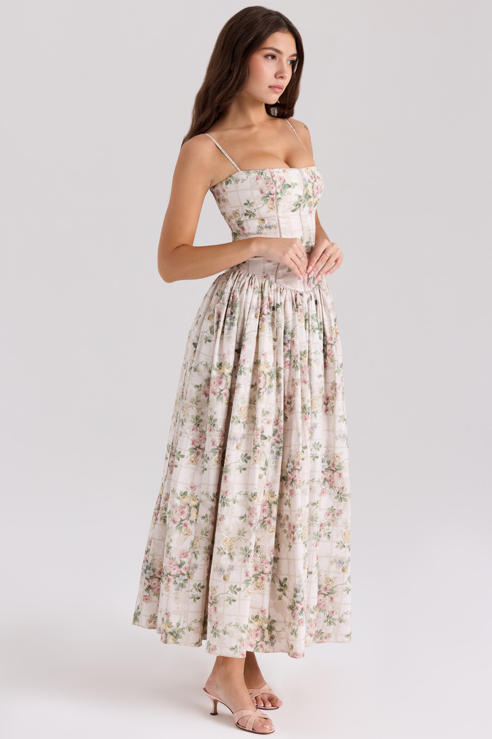 Estrella Valmont — Vestido Midi Floral | Colección Marbella 2026