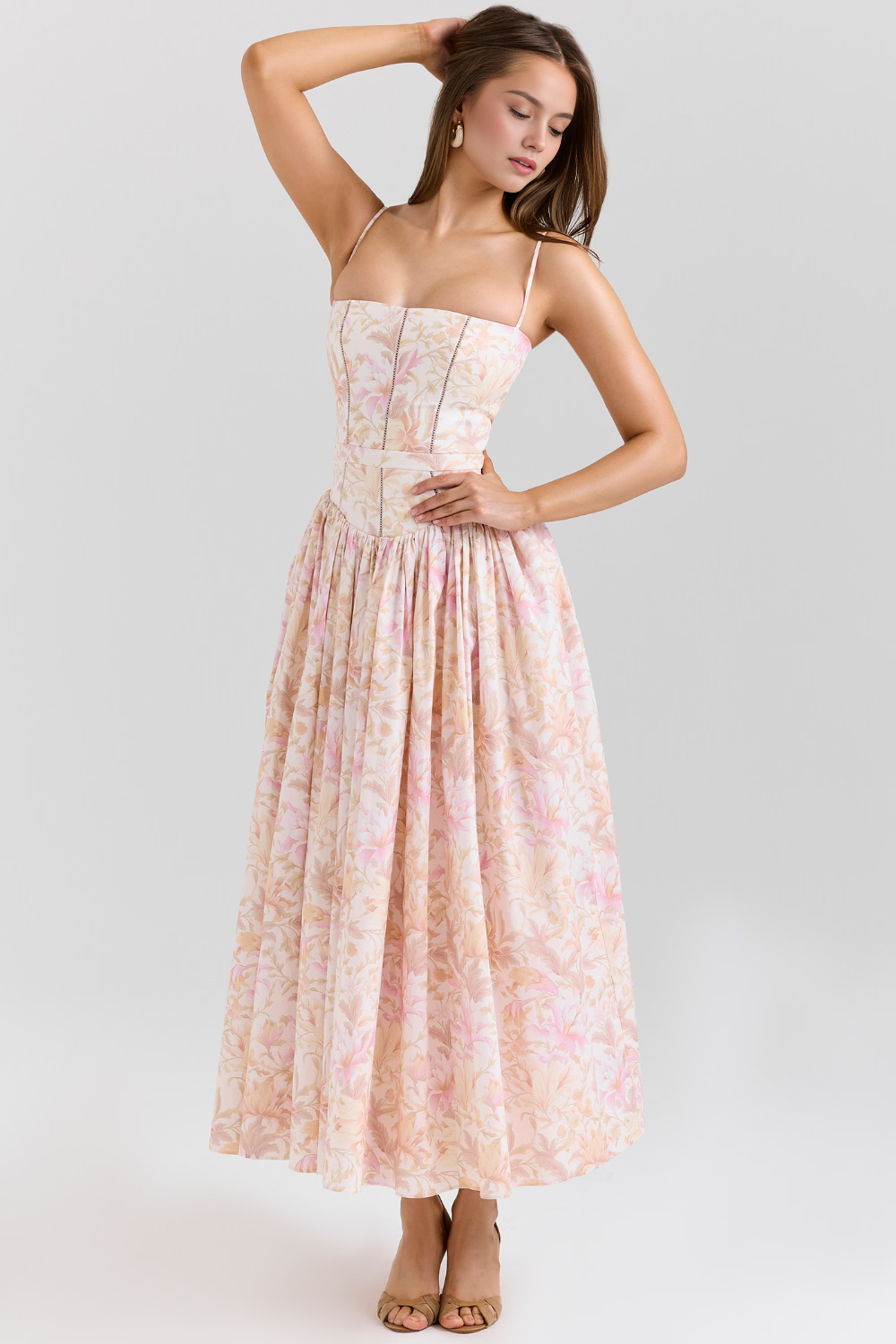 Estrella Valmont — Vestido Midi Floral | Colección Marbella 2026