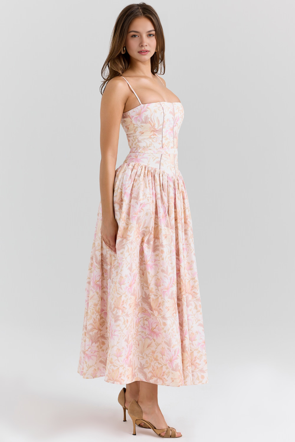 Estrella Valmont — Vestido Midi Floral | Colección Marbella 2026