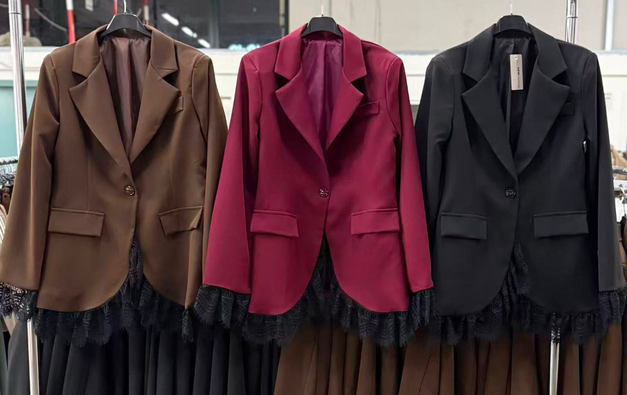 Lara Dentelle Valmont — Vestido Blazer con Encaje & Cinturón | Douce Force
