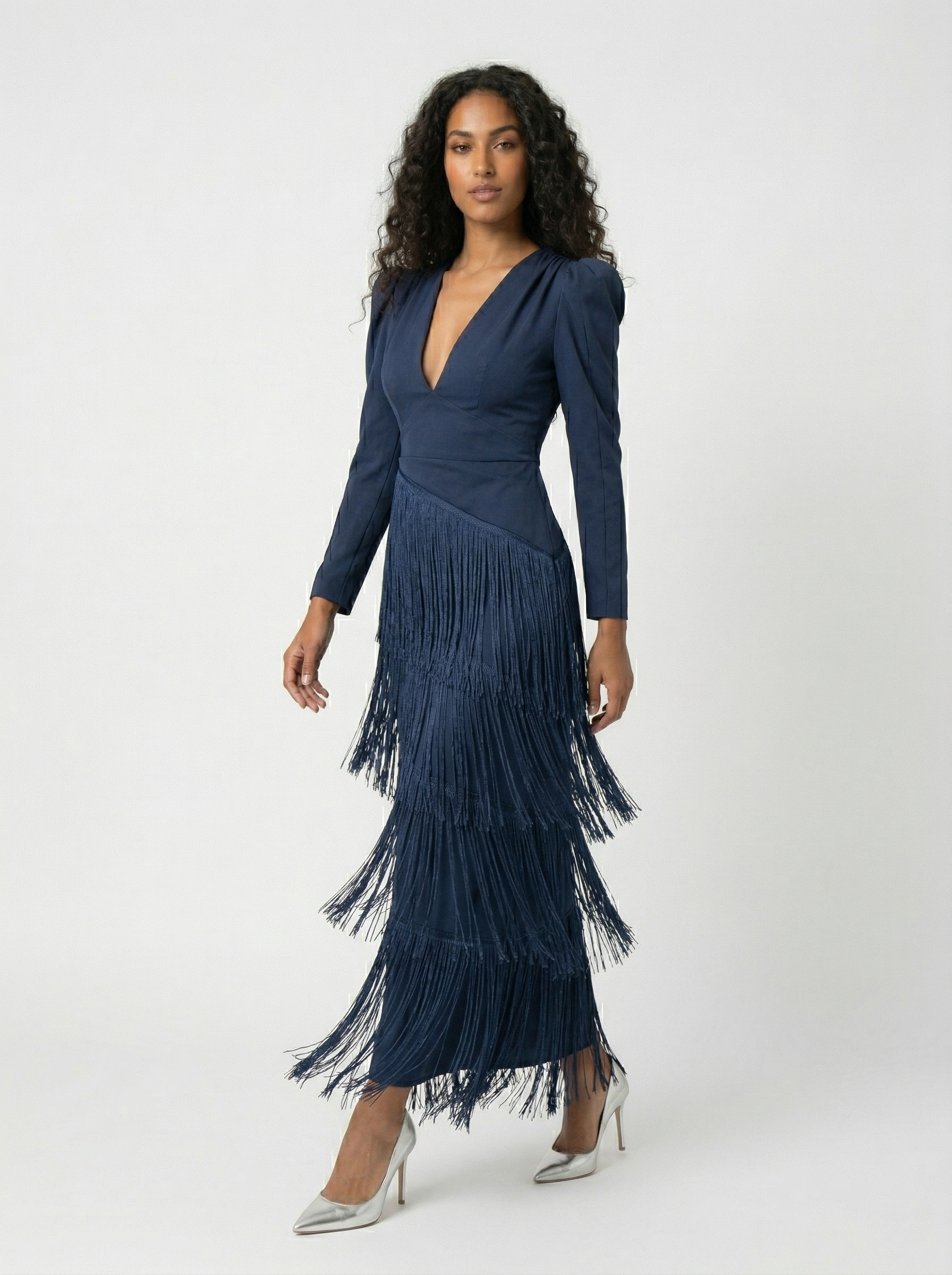 Clara Valmont — Vestido Elegante de Flecos con Mangas | Colección Sevilla