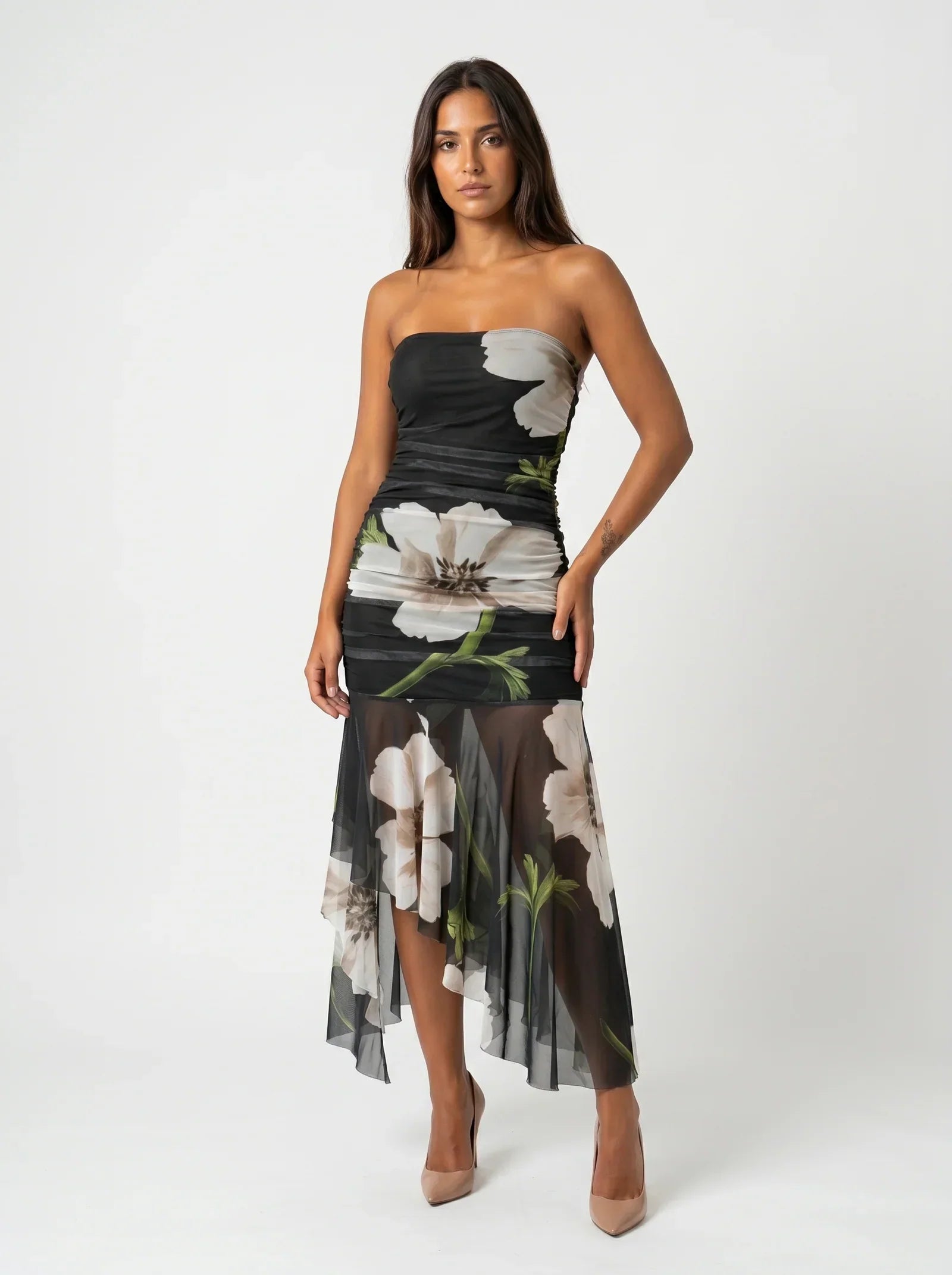 Helena Valmont — Vestido Negro Estampado Floral | Marbella 2026