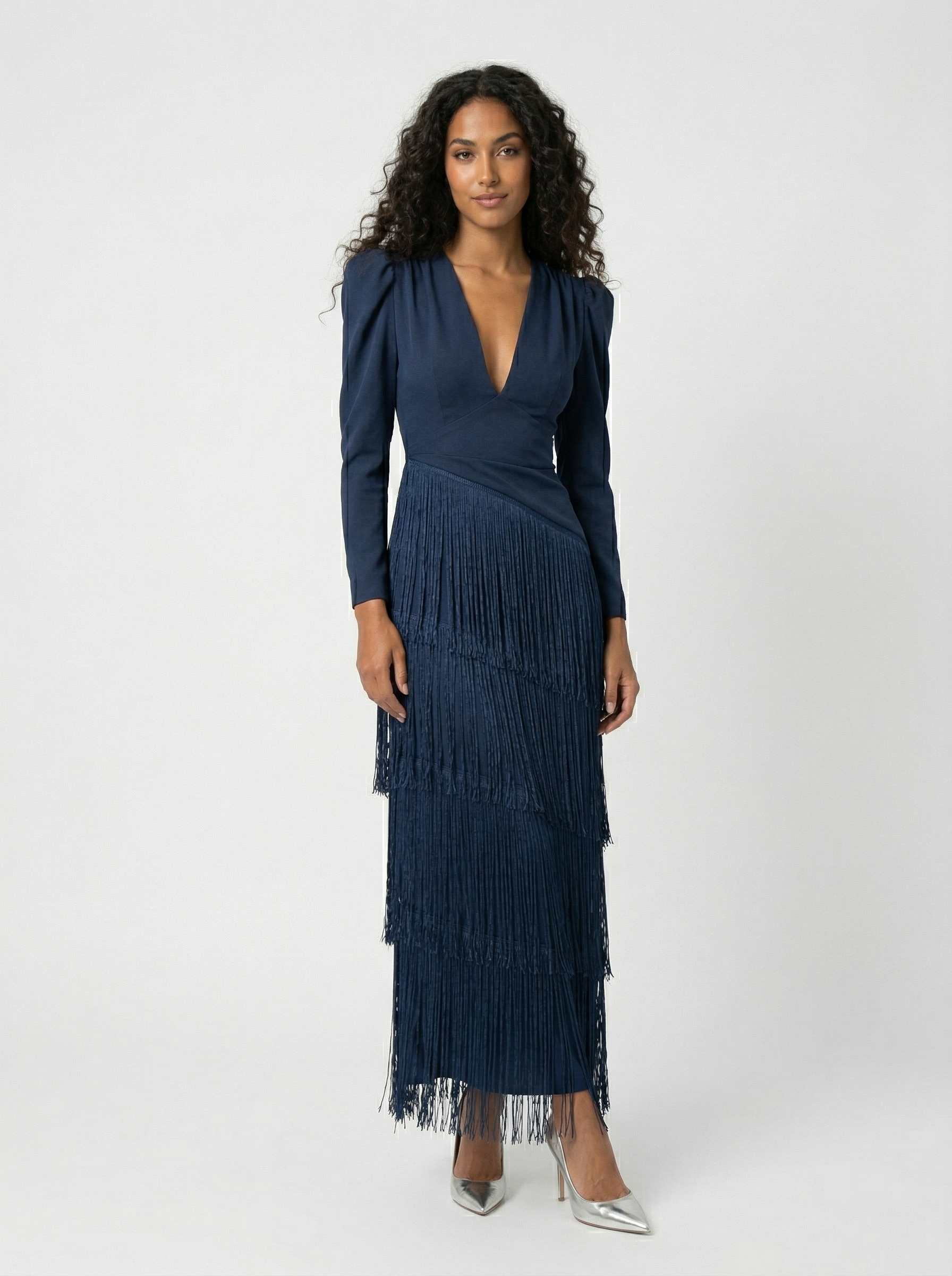 Clara Valmont — Vestido Elegante de Flecos con Mangas | Colección Sevilla