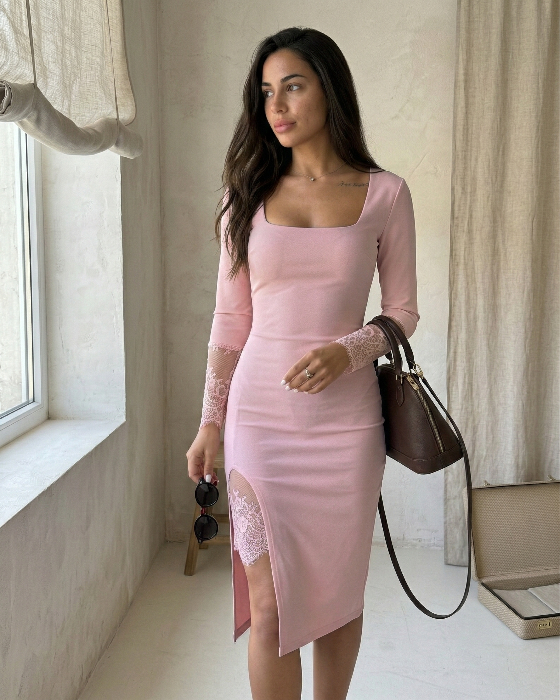 Sara Valmont — Vestido de Noche con Encaje | Marbella 2026