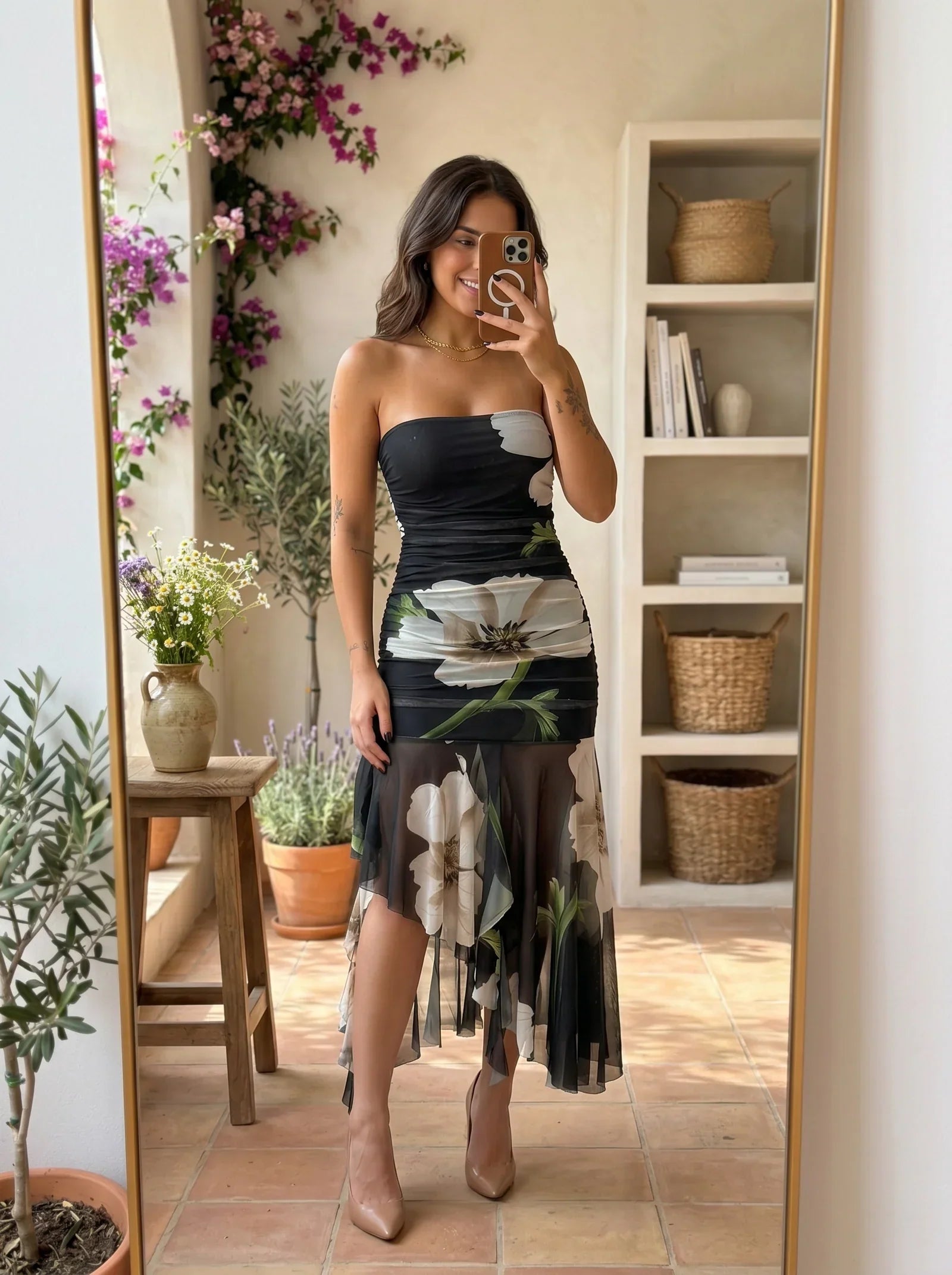 Helena Valmont — Vestido Negro Estampado Floral | Marbella 2026