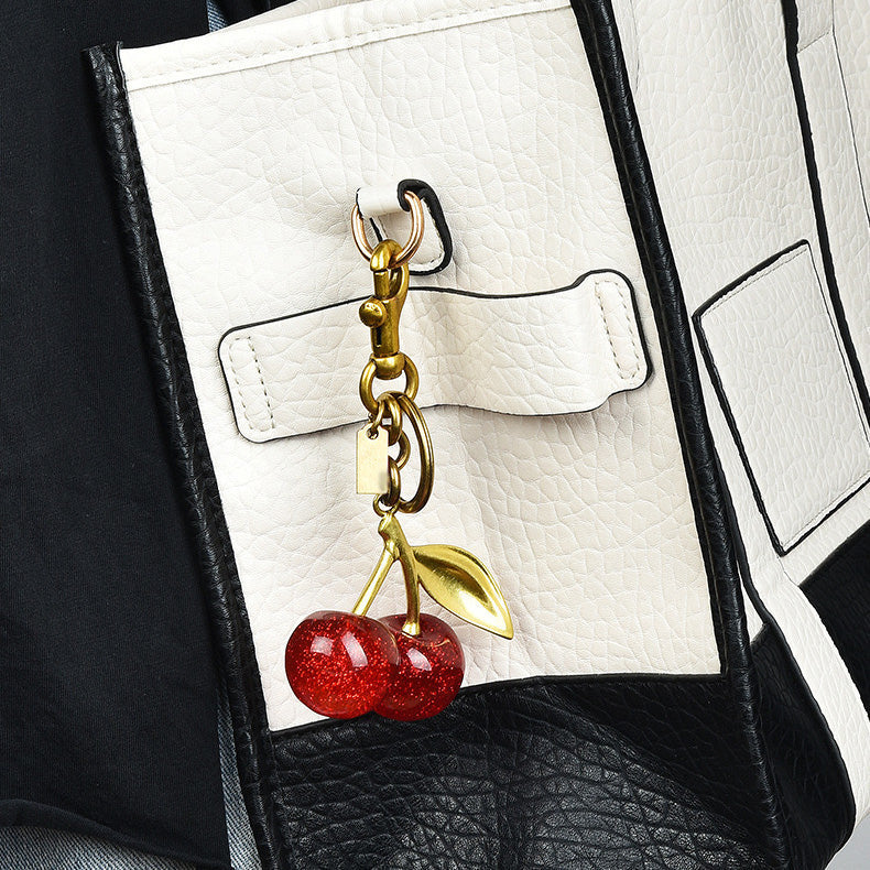 Cherry Valmont — Charm Cereza para Bolso | Gourmandise Dorée