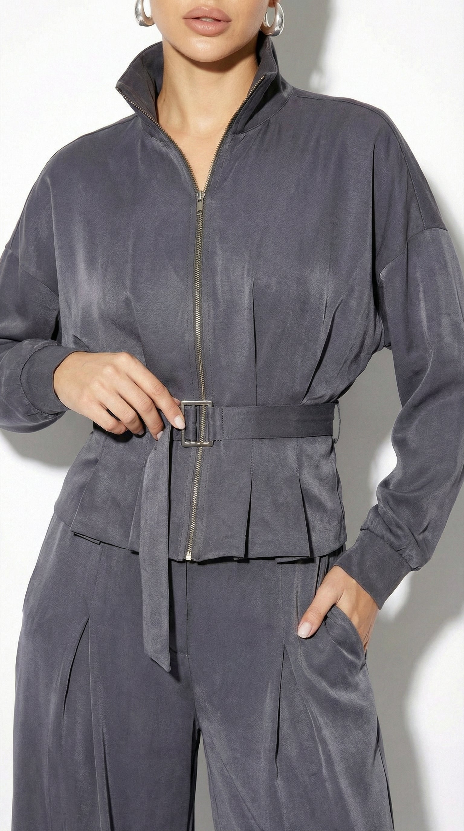Ilary Valmont — Conjunto Deportivo Palazzo & Sudadera | Athleisure Luxe