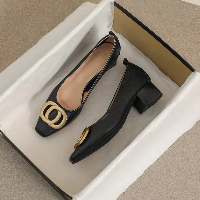 Tacón Crest Valmont — Estilo Opium Refinado | Beige y Negro