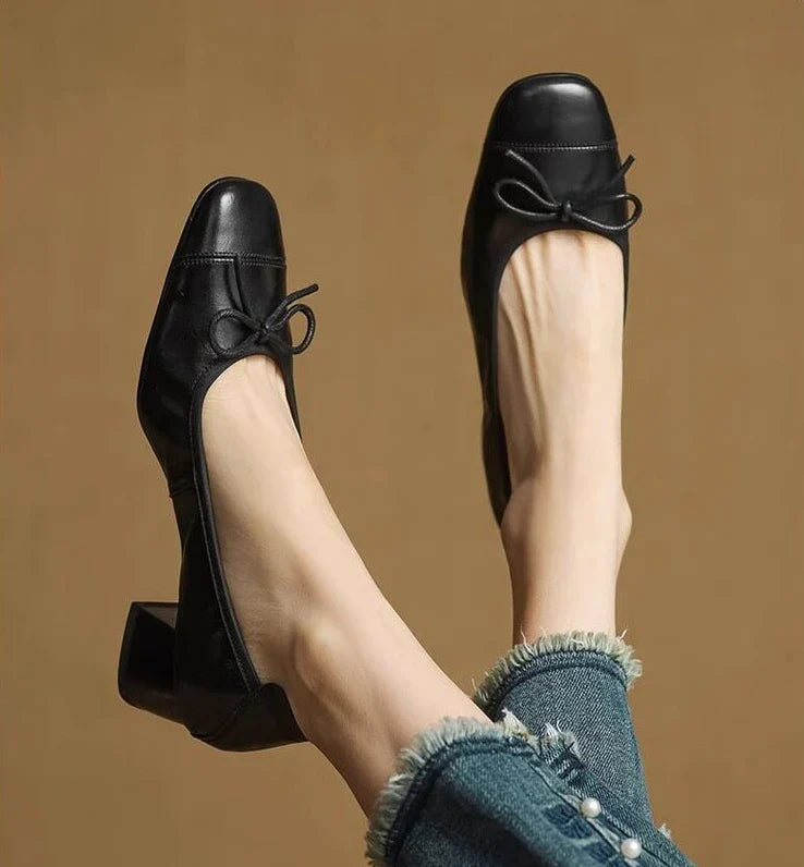 Tacón Ballet Colette Valmont — Estilo Ballet Refinado | Kaki, Negro y Rojo