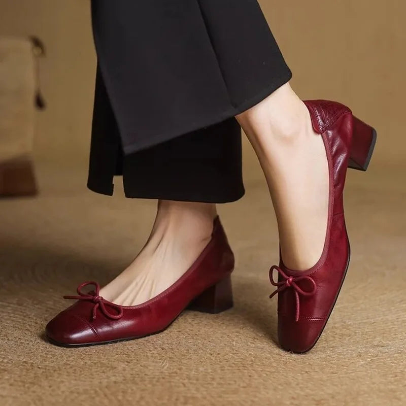 Tacón Ballet Colette Valmont — Estilo Ballet Refinado | Kaki, Negro y Rojo