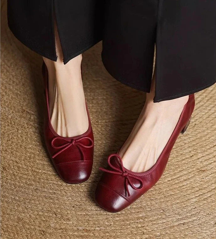 Tacón Ballet Colette Valmont — Estilo Ballet Refinado | Kaki, Negro y Rojo