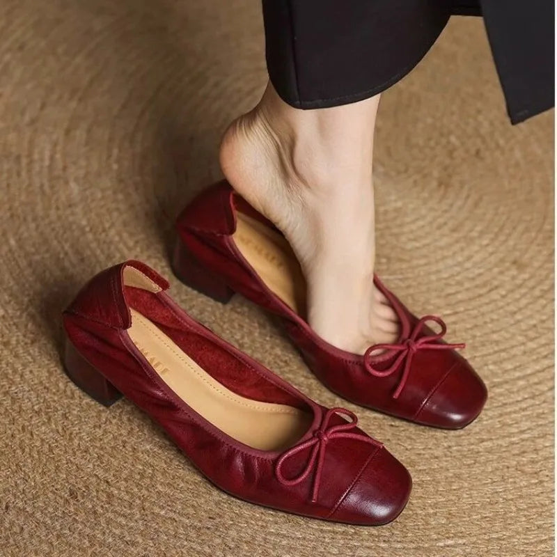 Tacón Ballet Colette Valmont — Estilo Ballet Refinado | Kaki, Negro y Rojo