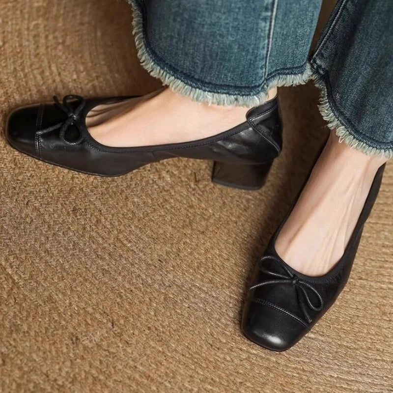 Tacón Ballet Colette Valmont — Estilo Ballet Refinado | Kaki, Negro y Rojo