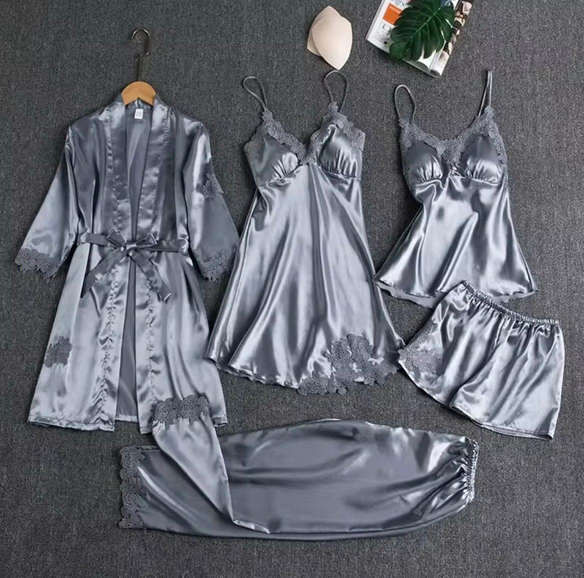 Pijama Ensemble Valmont — Conjunto de Noche 4 Piezas | Rosa, Gris, Negro, Azul y Rojo