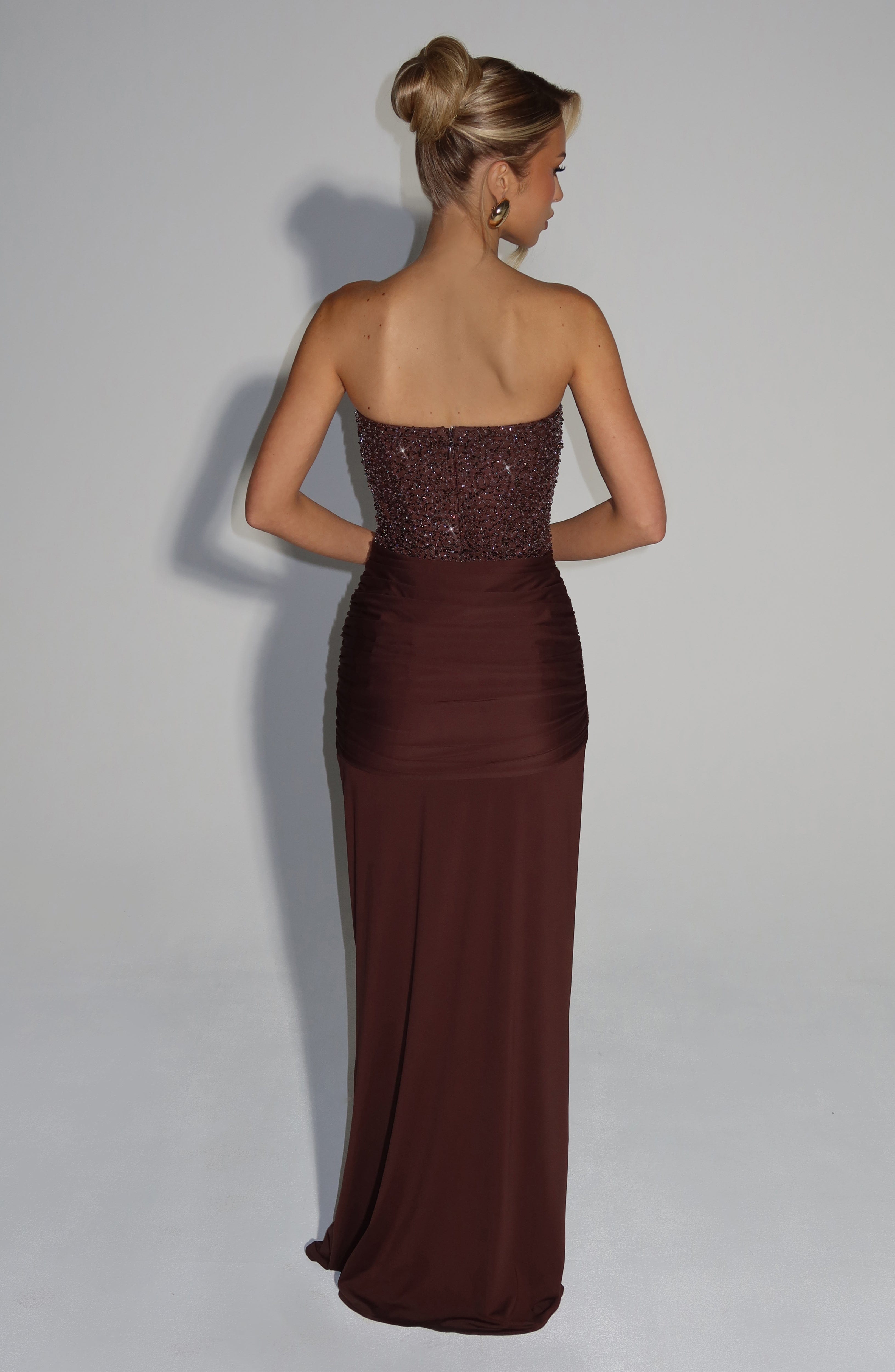 Nomi Valmont — El Vestido Perfecto de Noche | Colección Noche
