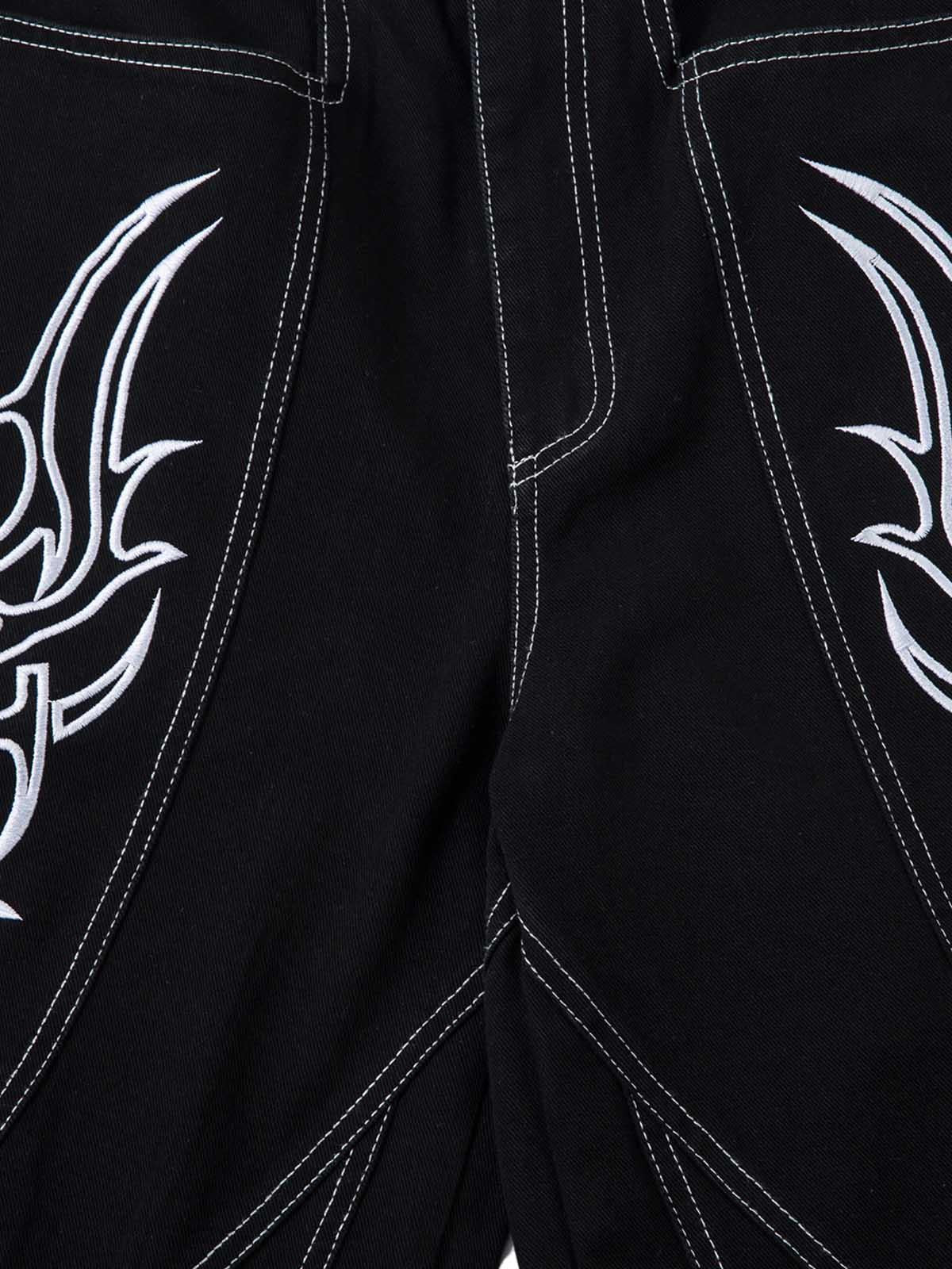 Vaquero Bordado Deconstruido Valmont — Distinción urbana irresistible | Denim