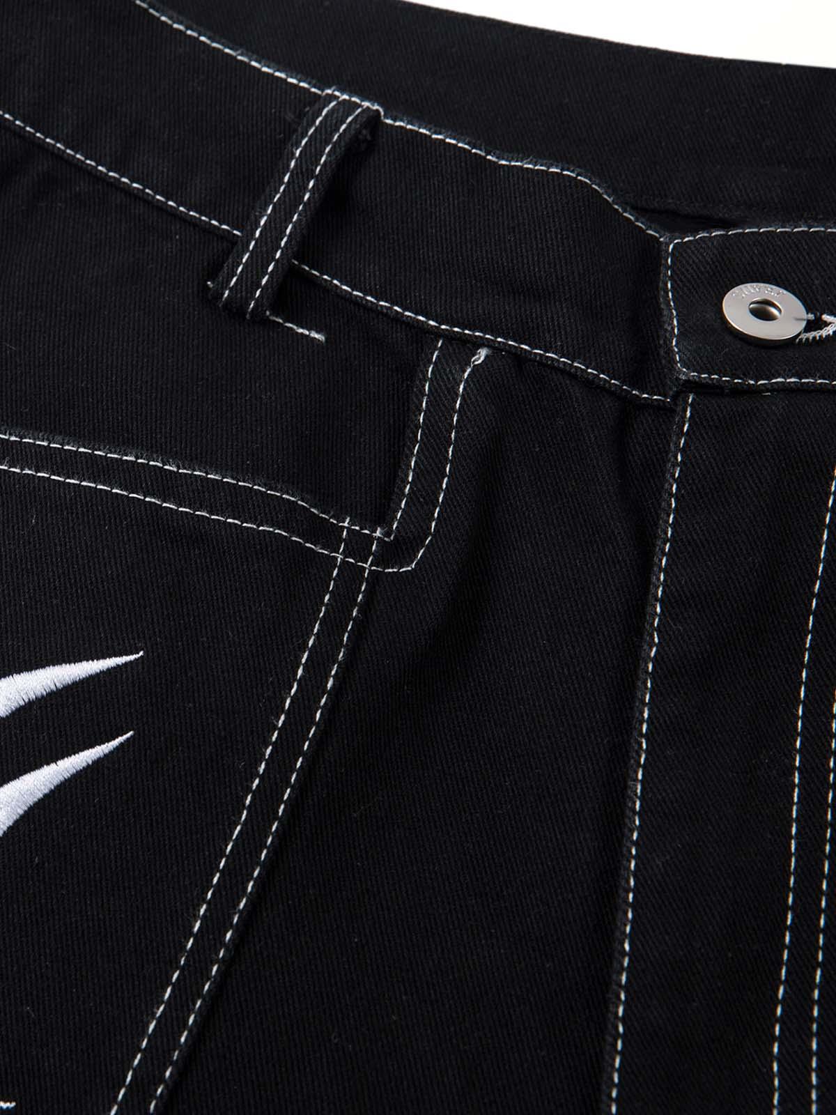 Vaquero Bordado Deconstruido Valmont — Distinción urbana irresistible | Denim