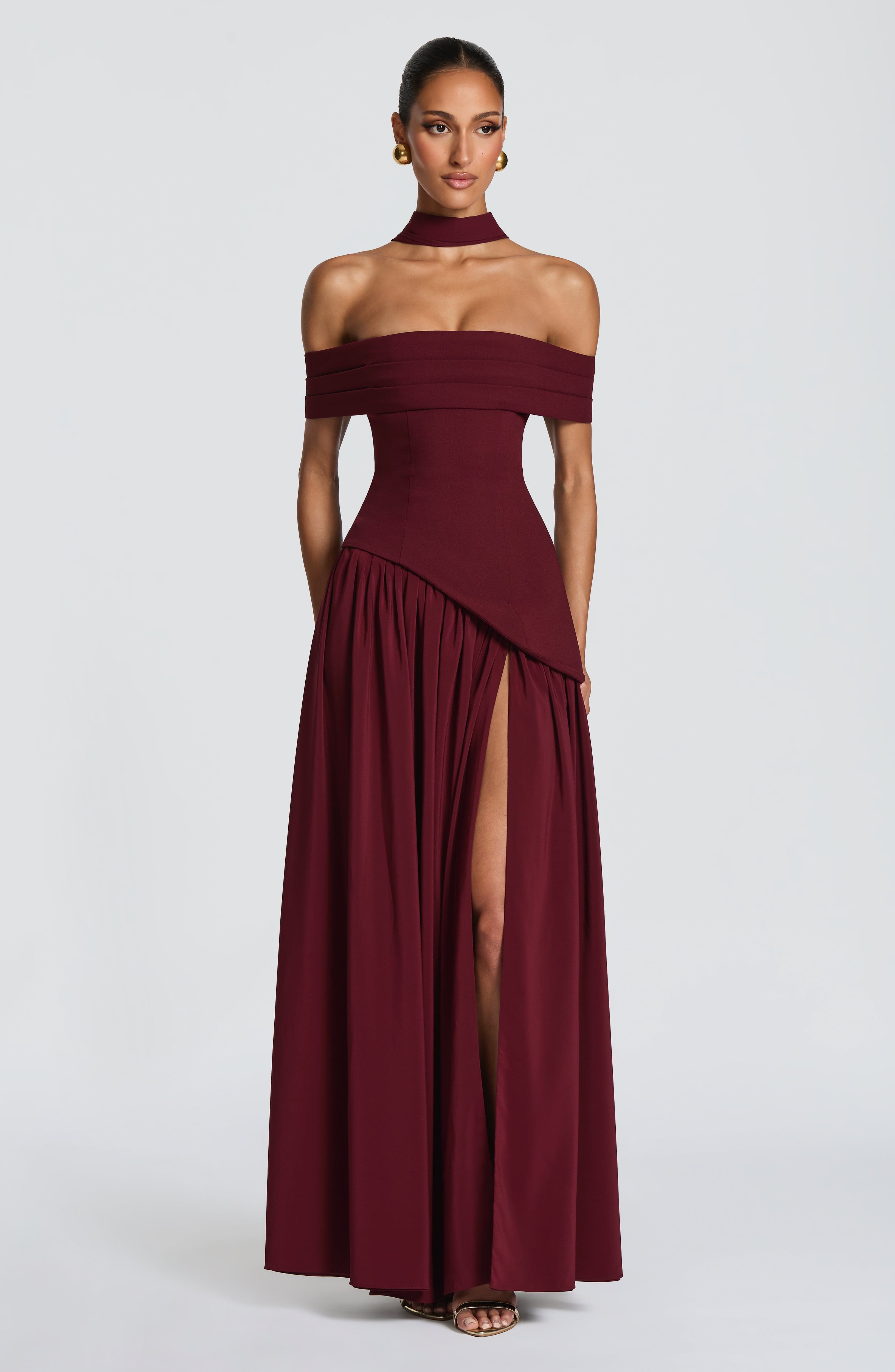 Delilah Valmont — Vestido Largo Lacado Cereza | Feminidad Ardiente