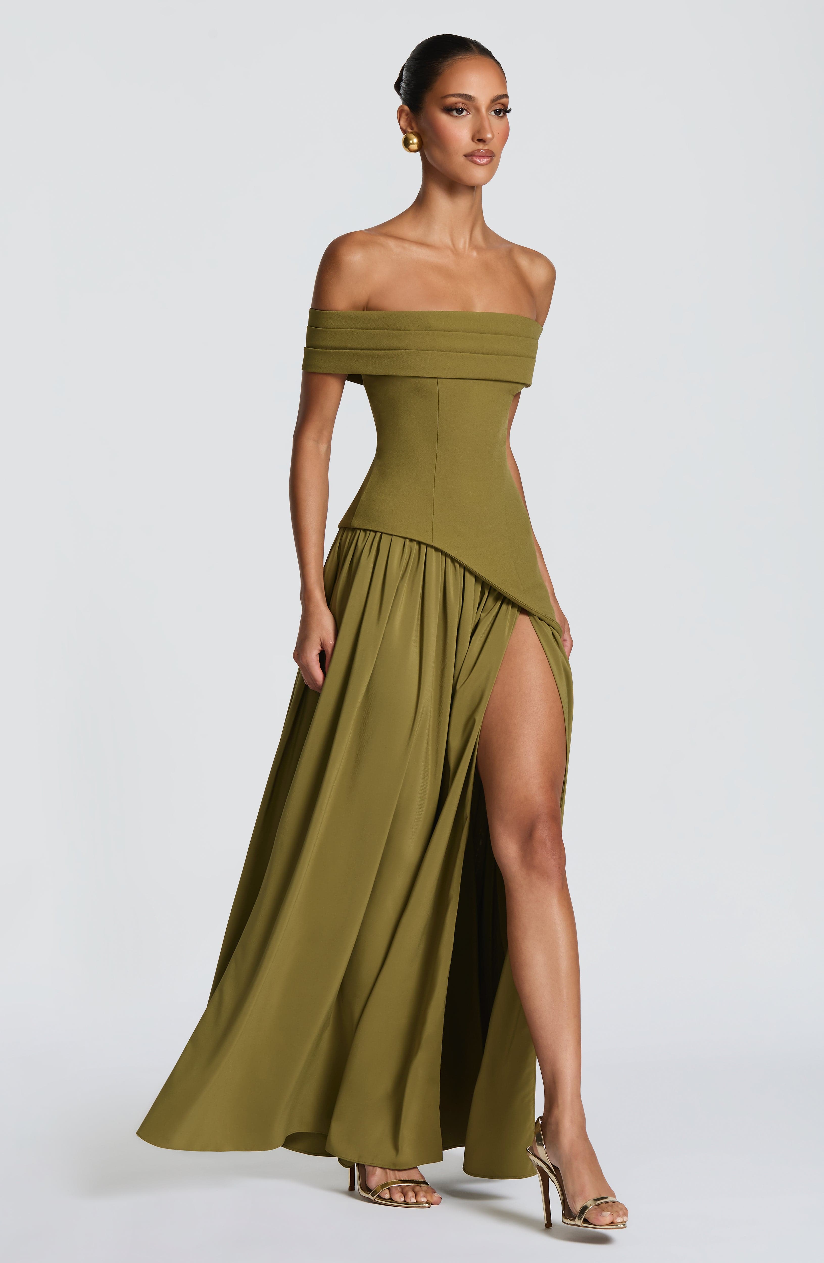 Delilah Valmont — Vestido Largo Verde Oliva | Naturaleza de Lujo