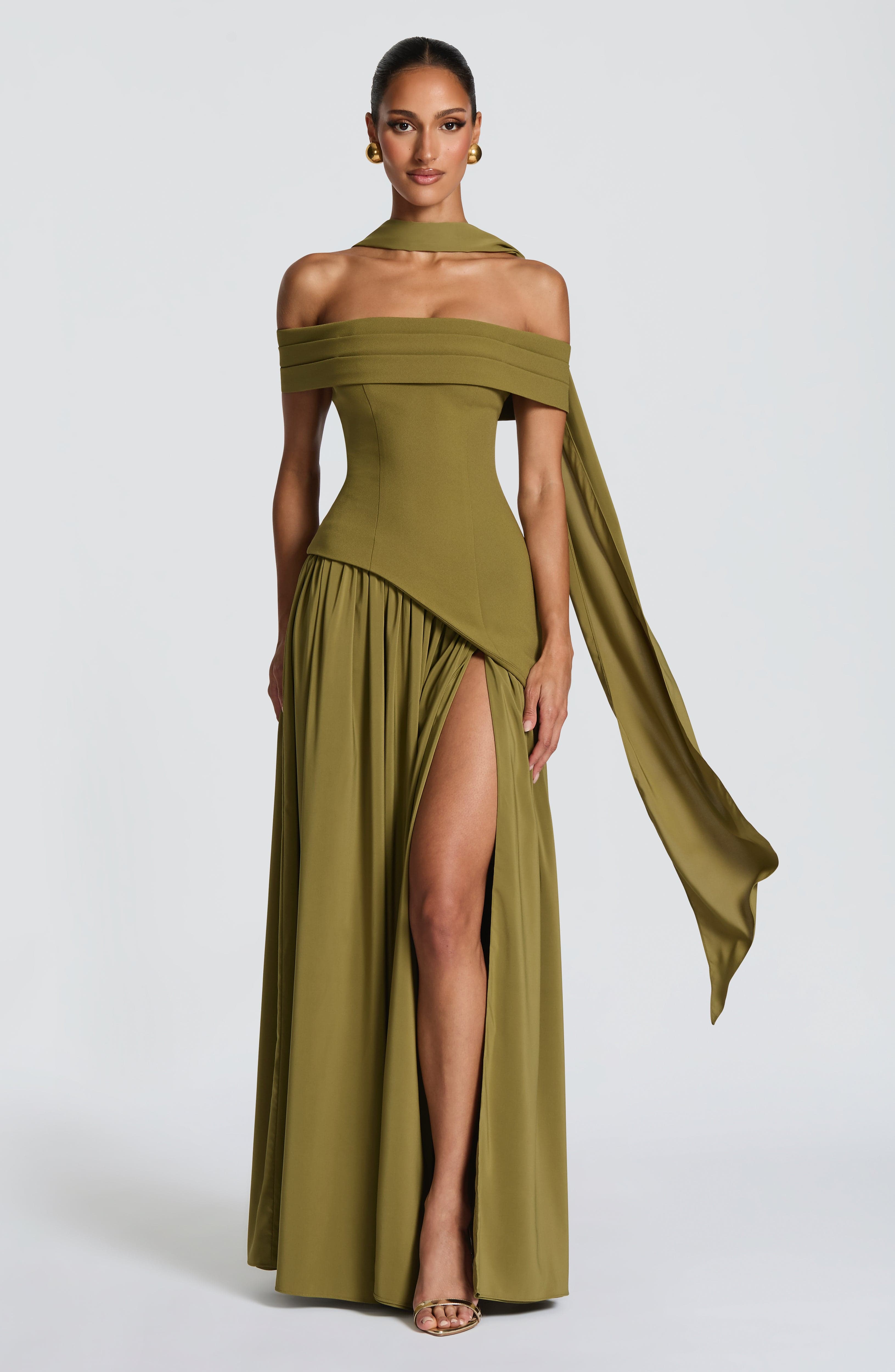 Delilah Valmont — Vestido Largo Verde Oliva | Naturaleza de Lujo