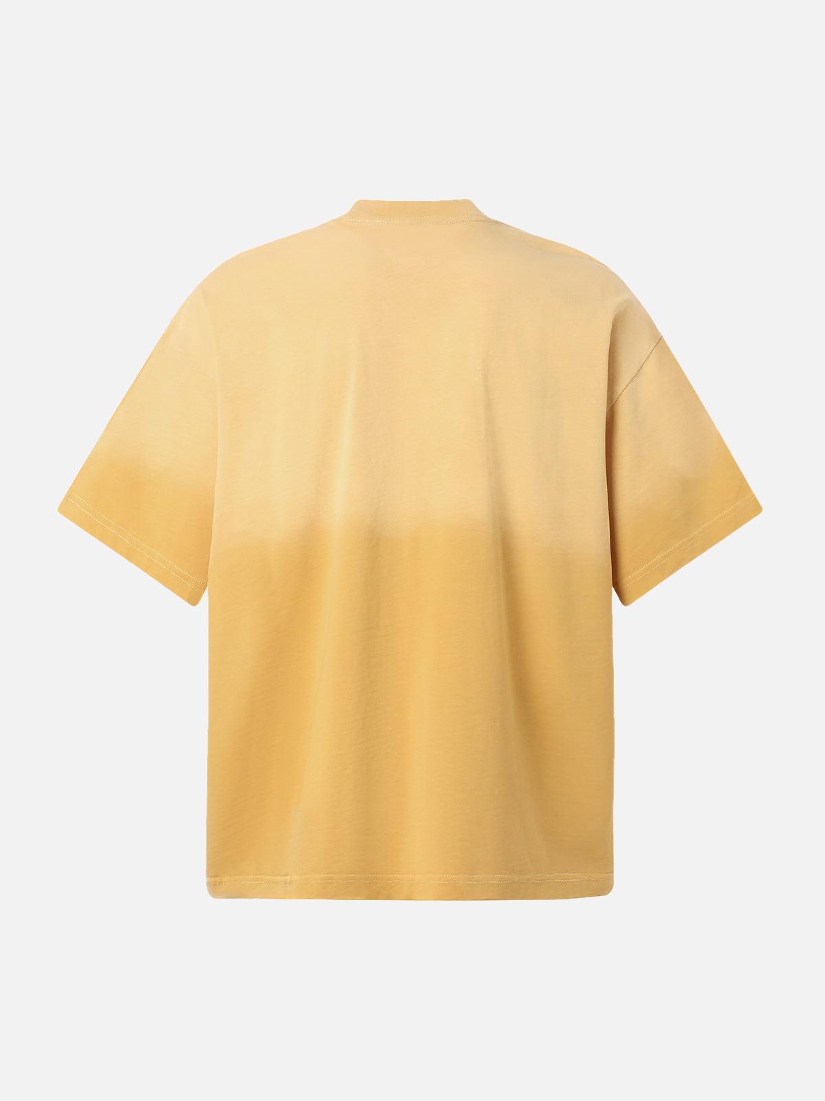 Camiseta Gradient Letter Valmont — Distinción urbana irresistible | Degradado