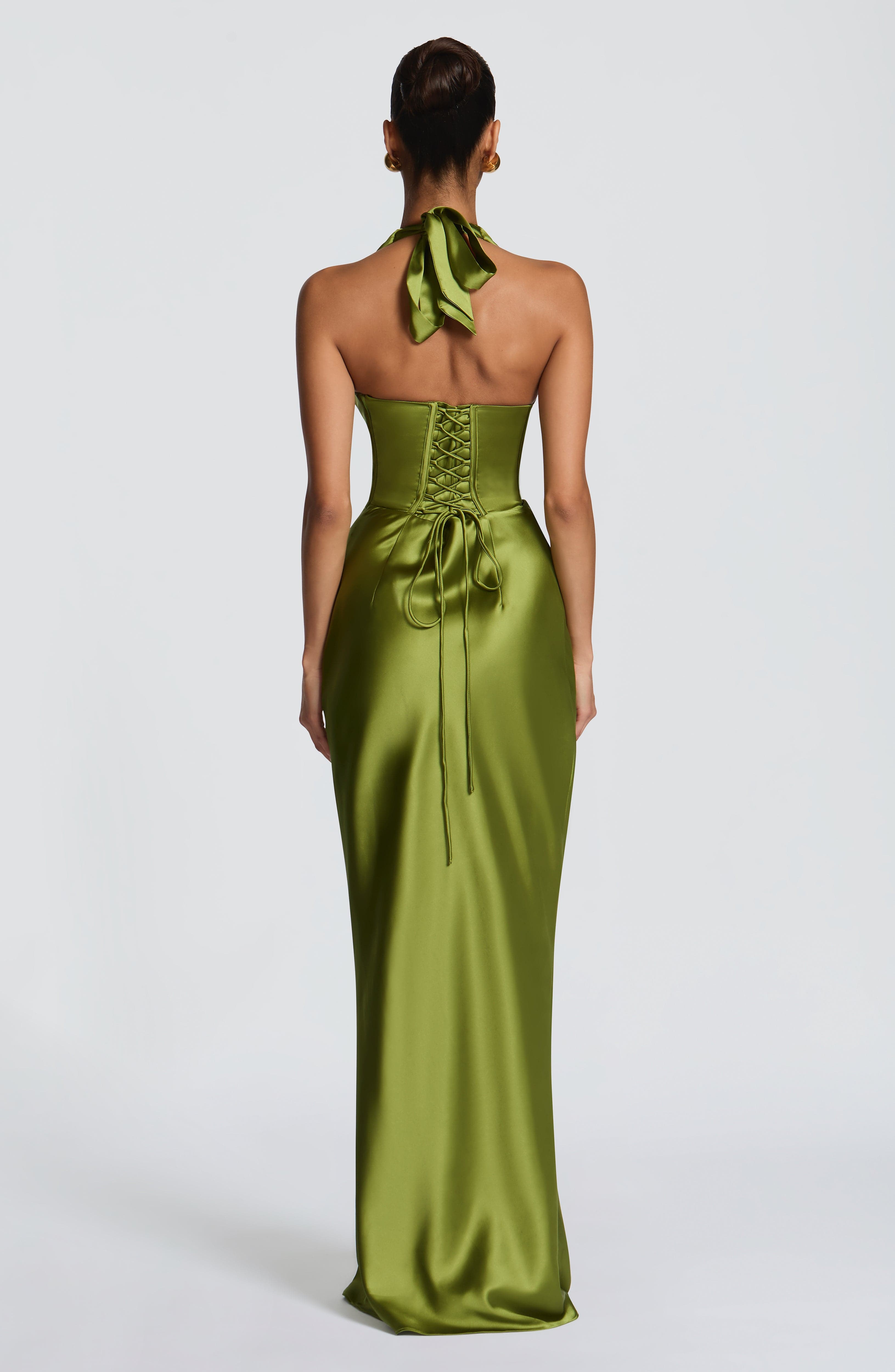 Elowen Valmont — Vestido Largo Oliva | Elegancia Terrena