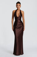 Elowen Valmont — Vestido Largo Marrón Ciruela | Profundidad Otoñal