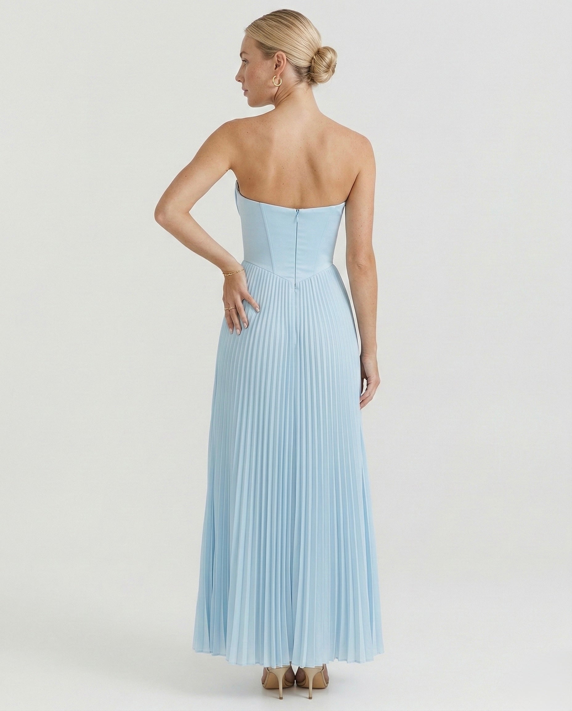 Céleste Valmont — Vestido Aura Celeste | Aura Collection