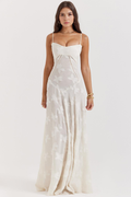 Isla Valmont — Vestido Maxi Escote Corazón & Cintura Ceñida | Primavera 2026