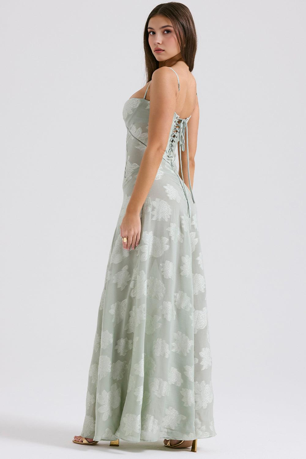 Isla Valmont — Vestido Maxi Escote Corazón & Cintura Ceñida | Primavera 2026