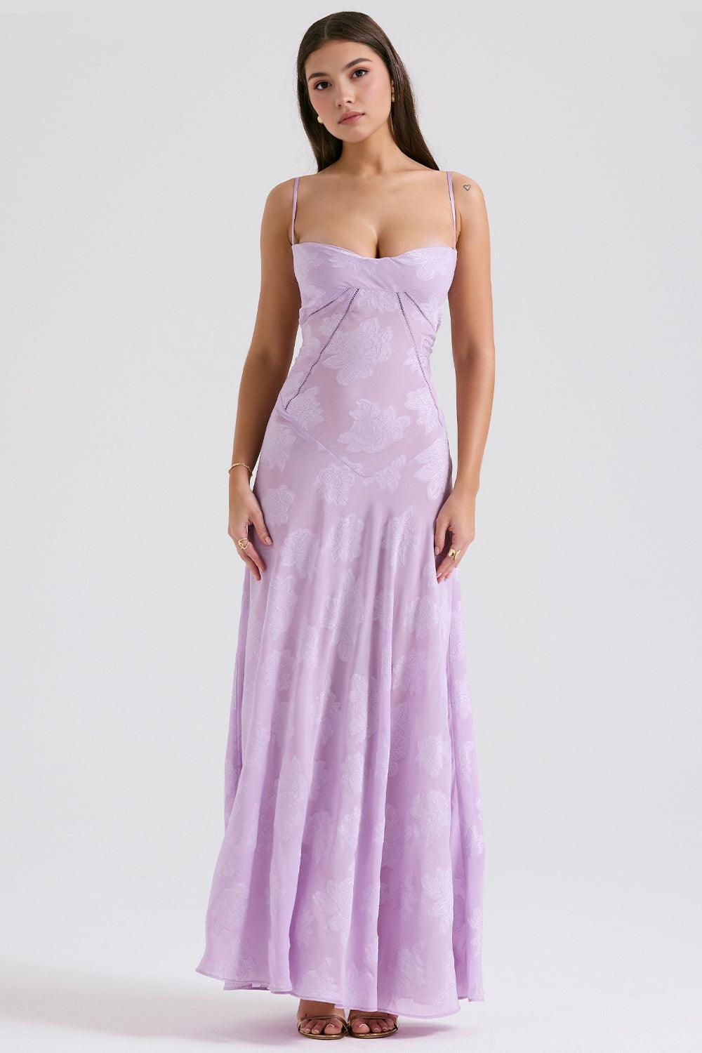 Isla Valmont — Vestido Maxi Escote Corazón & Cintura Ceñida | Primavera 2026