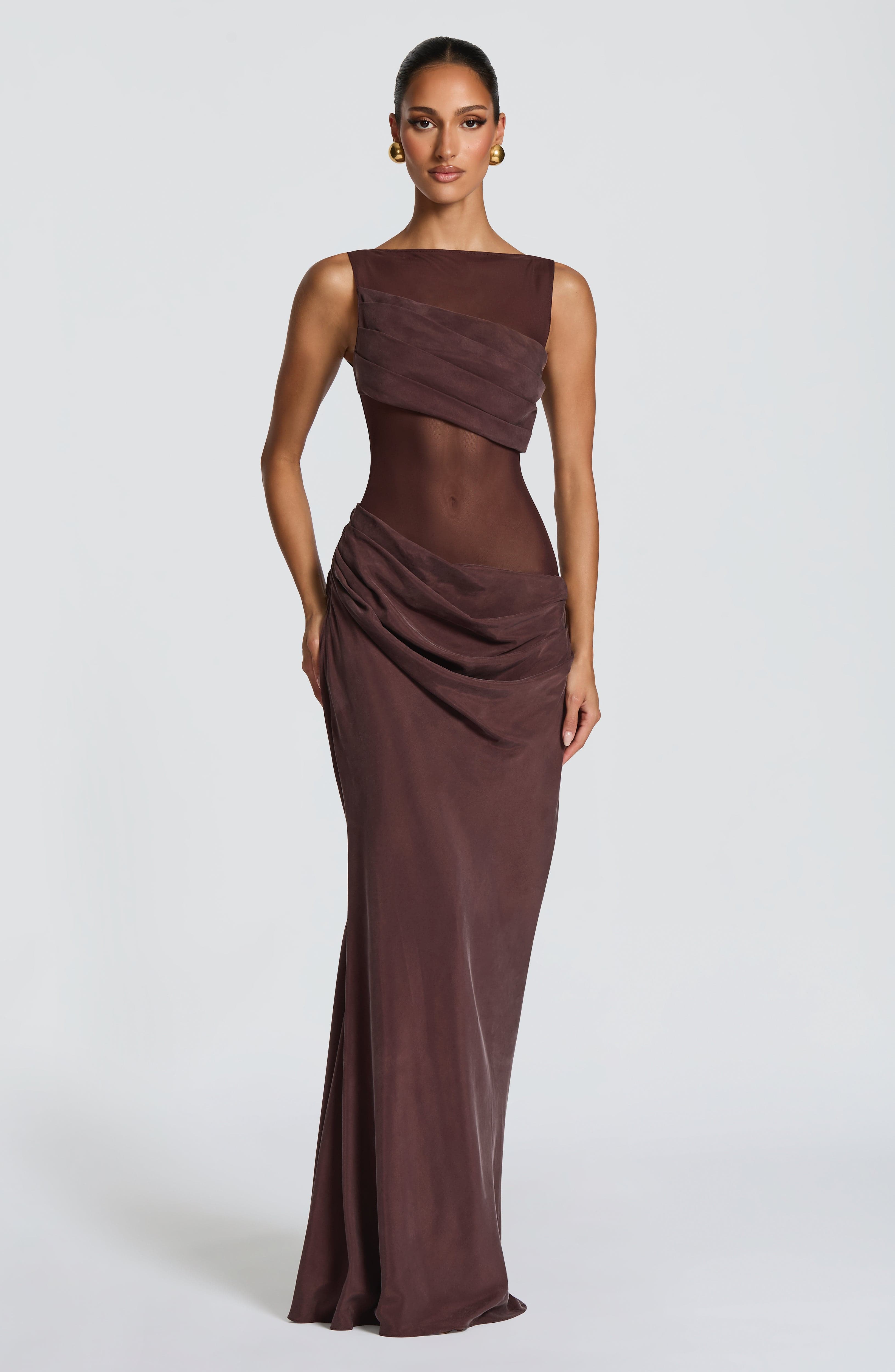 Gracelyn Valmont — Vestido Largo Marrón Ciruela | Calidez de Lujo