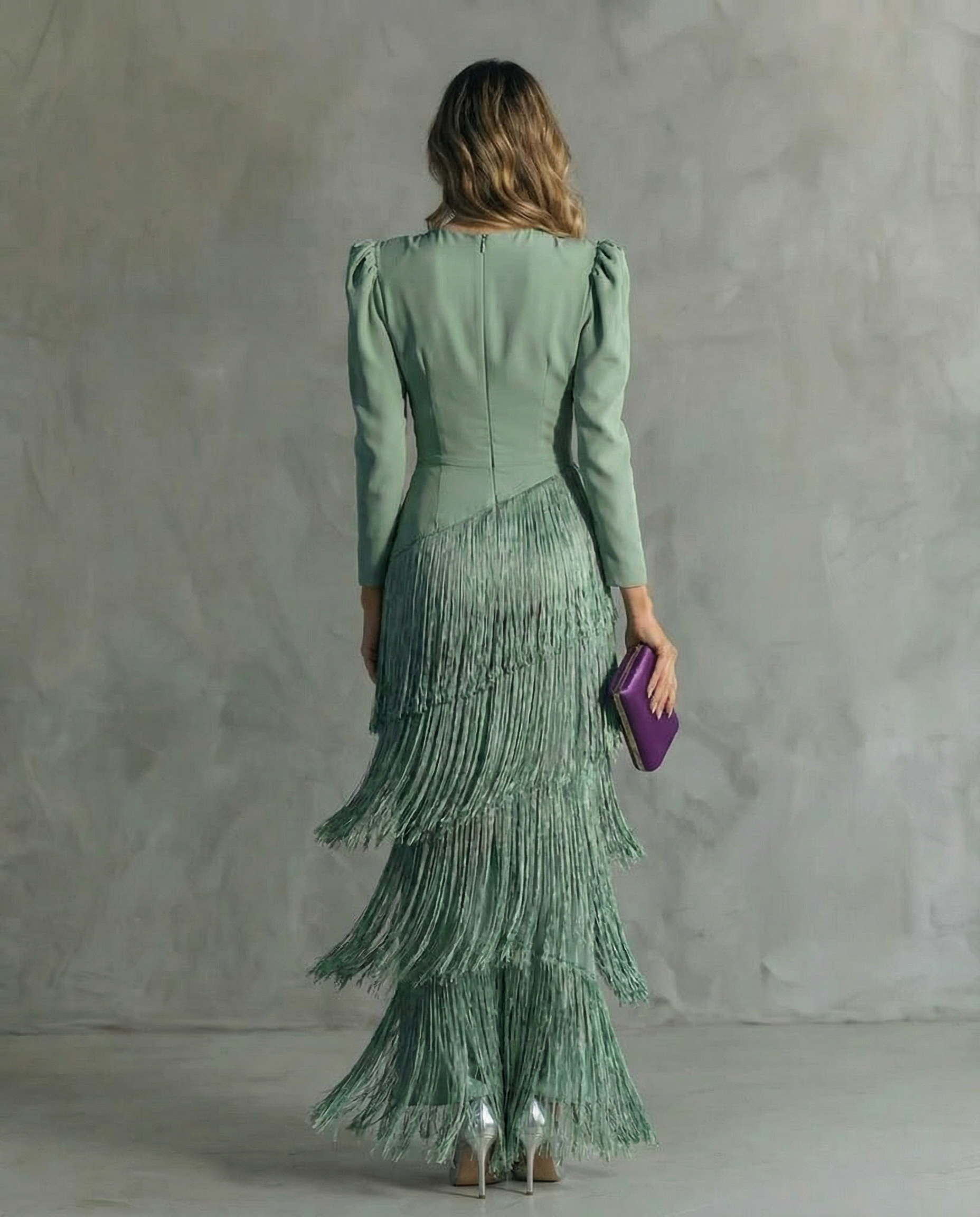 Alessia Valmont — Vestido Midi Elegante con Mangas de Flecos | Detalle que Seduce