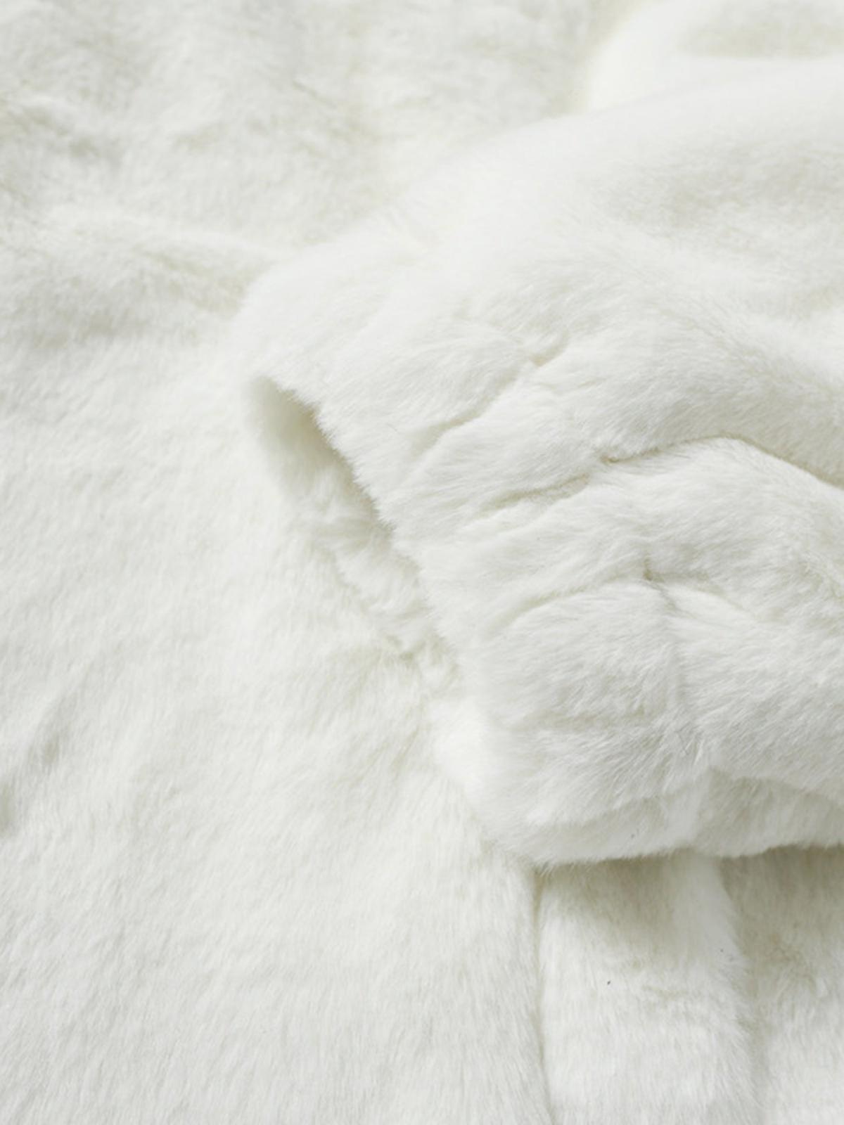 Chaqueta Fur Letter Valmont — Distinción urbana irresistible | Urban