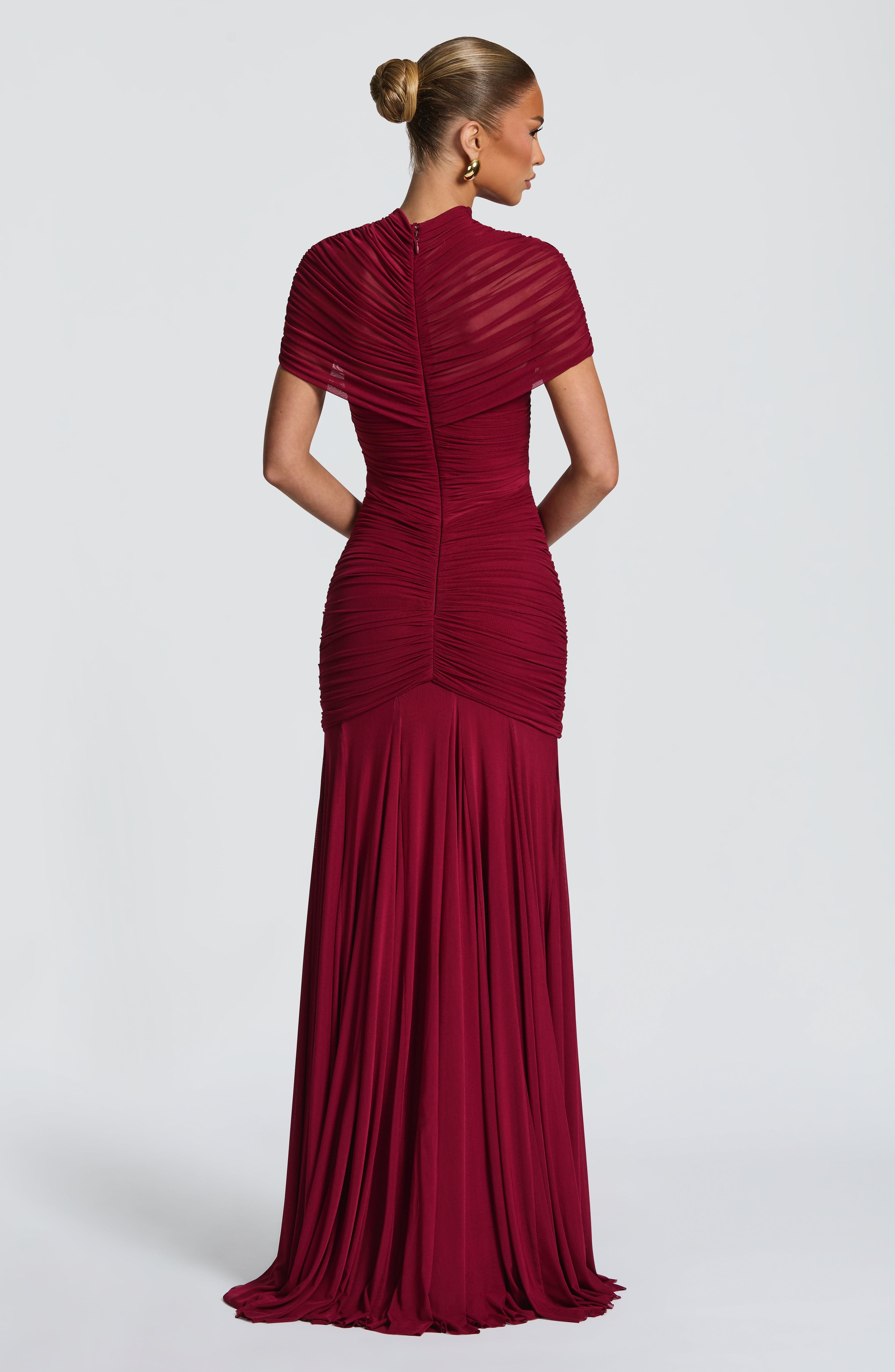 Jaya Valmont — Vestido Largo Borgoña | Edición Limitada Oscura