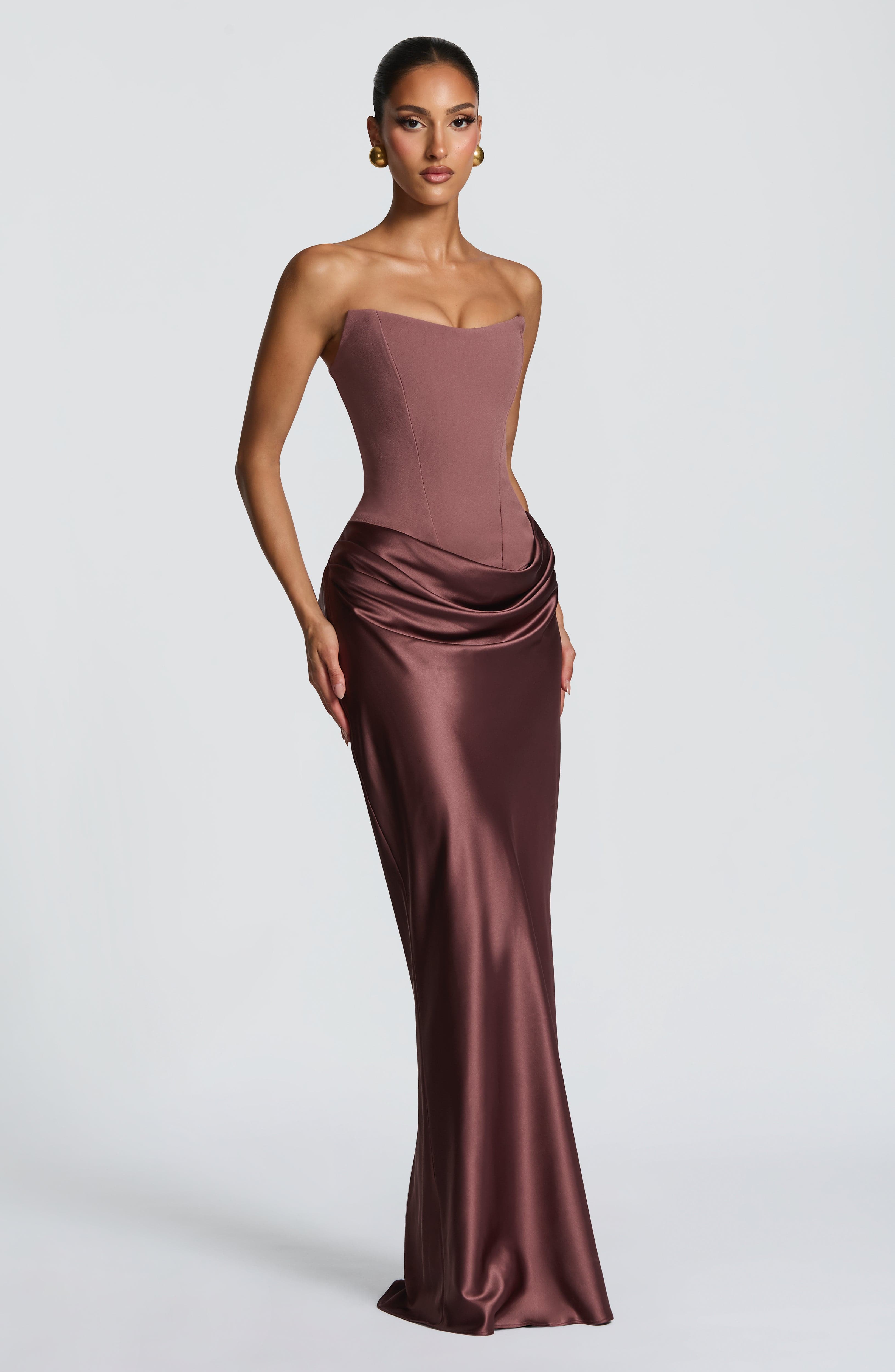 Maggie Valmont — Vestido Largo Rosa Empolvado | Edición Limitada
