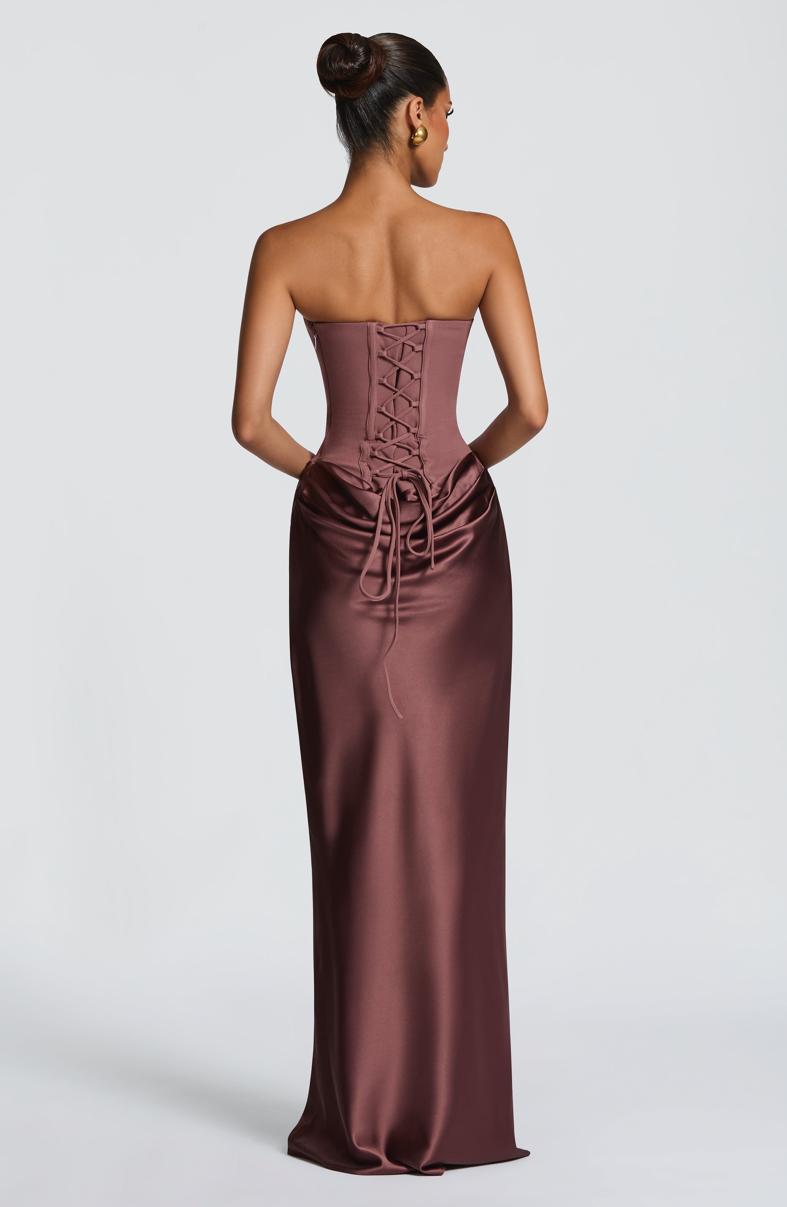 Maggie Valmont — Vestido Largo Rosa Empolvado | Edición Limitada