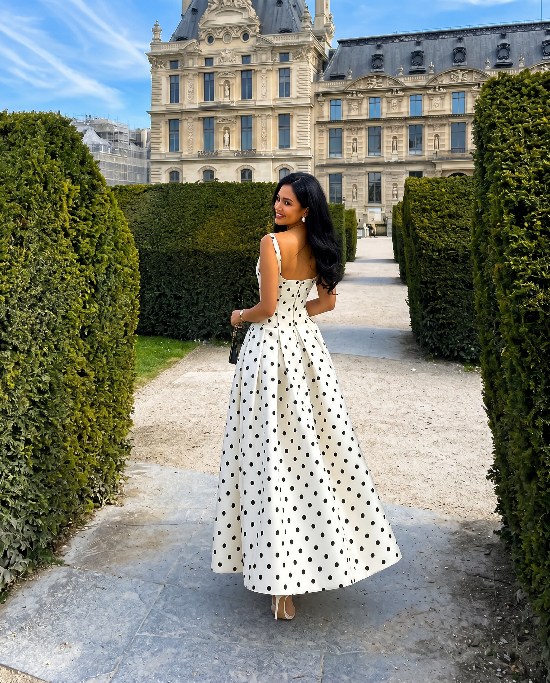 Olivia Valmont — Vestido de Lunares | Colección Marbella 2026