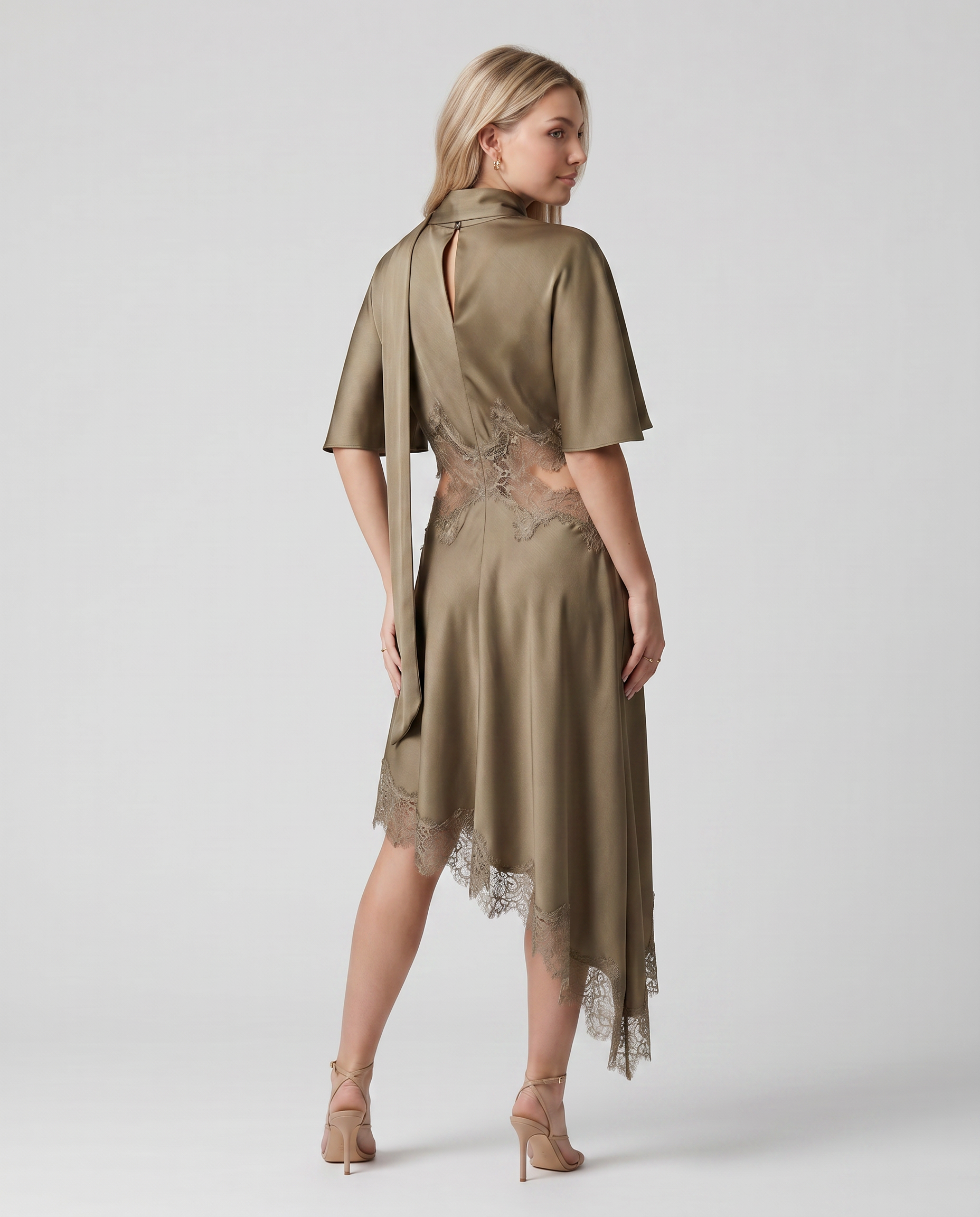 Gala Valmont — Vestido Asimétrico con Encaje | Marbella 2026