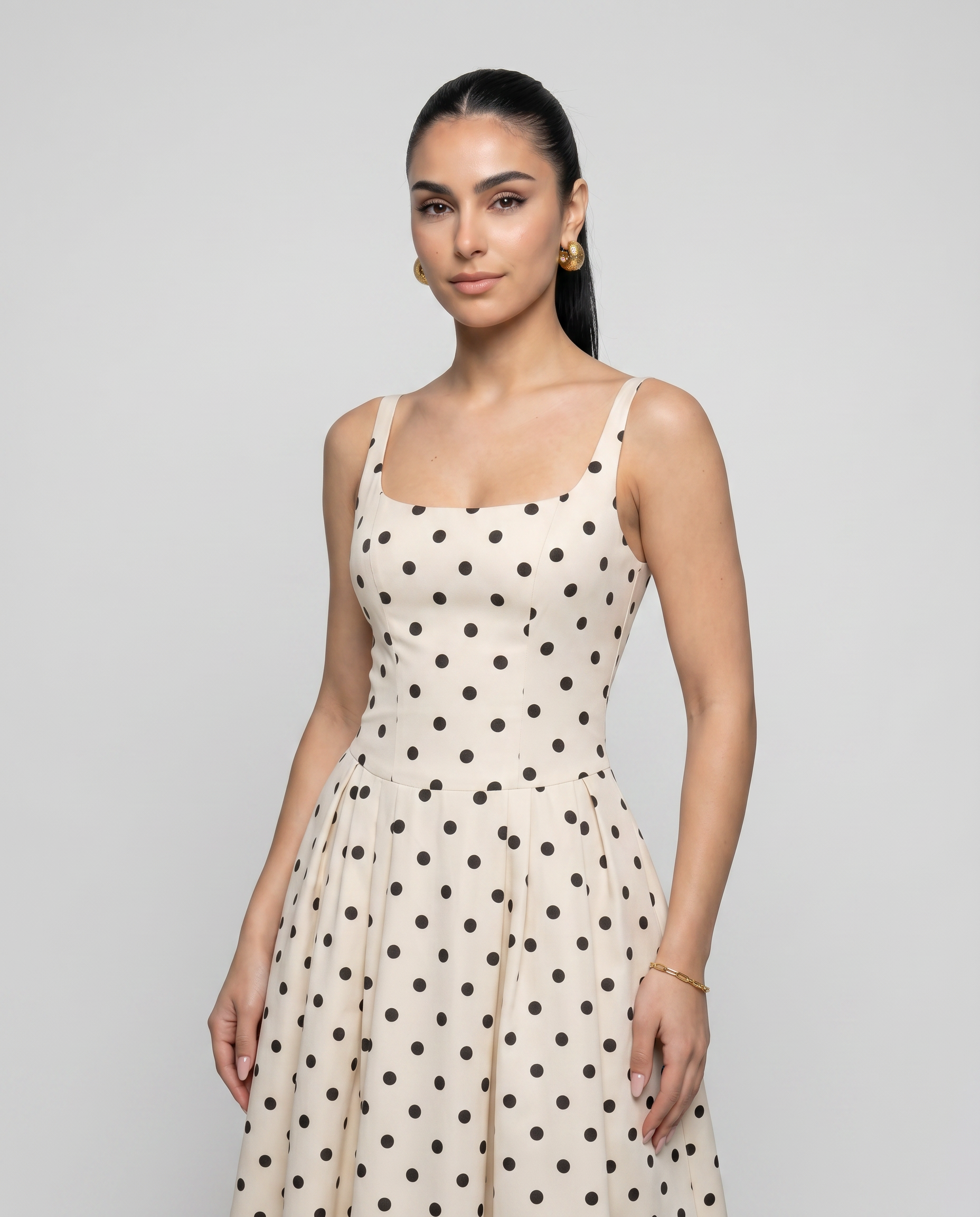Olivia Valmont — Vestido de Lunares | Colección Marbella 2026