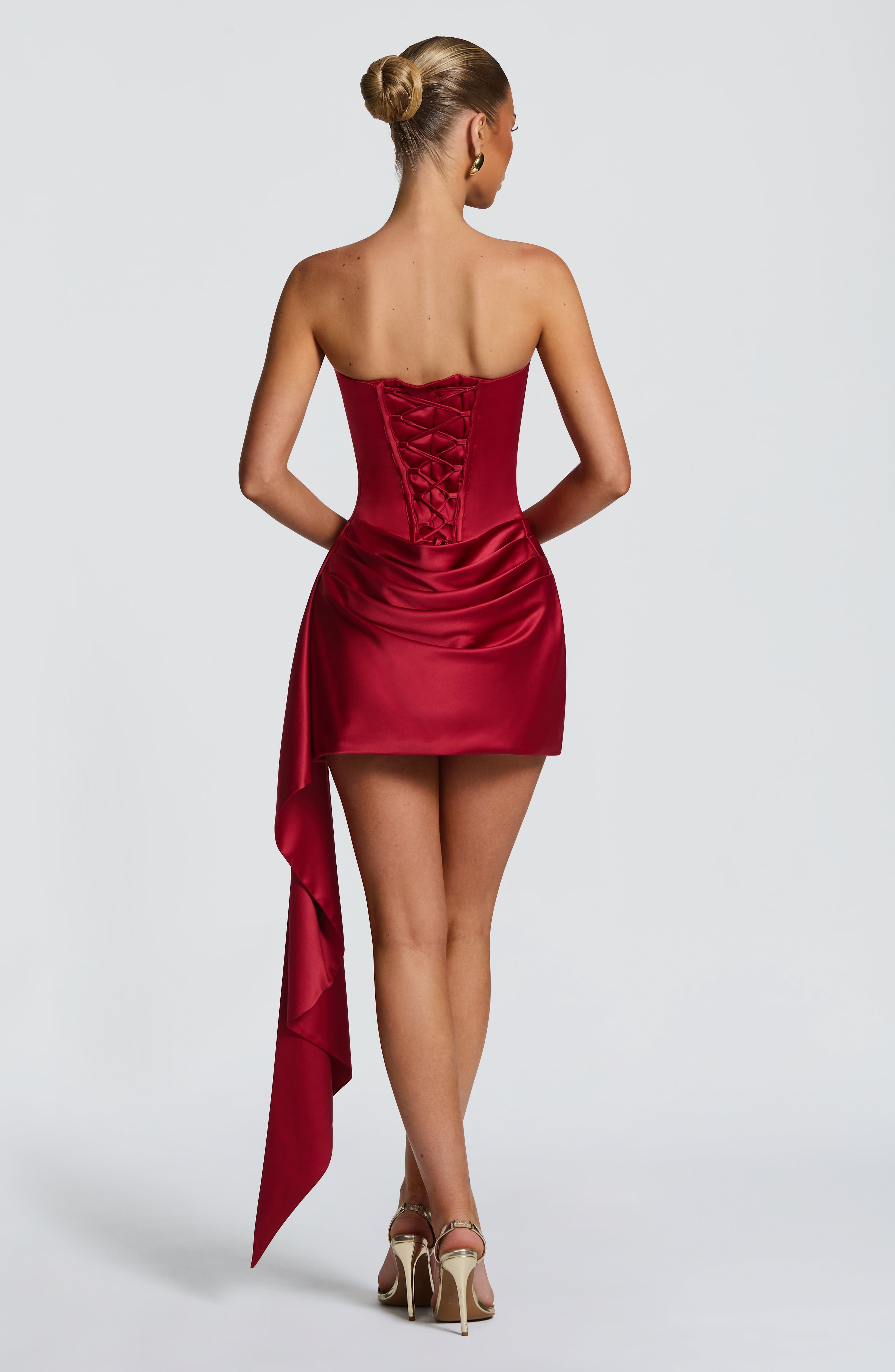 Mona Valmont — Vestido Mini Rojo Intenso | Edición Limitada Audaz