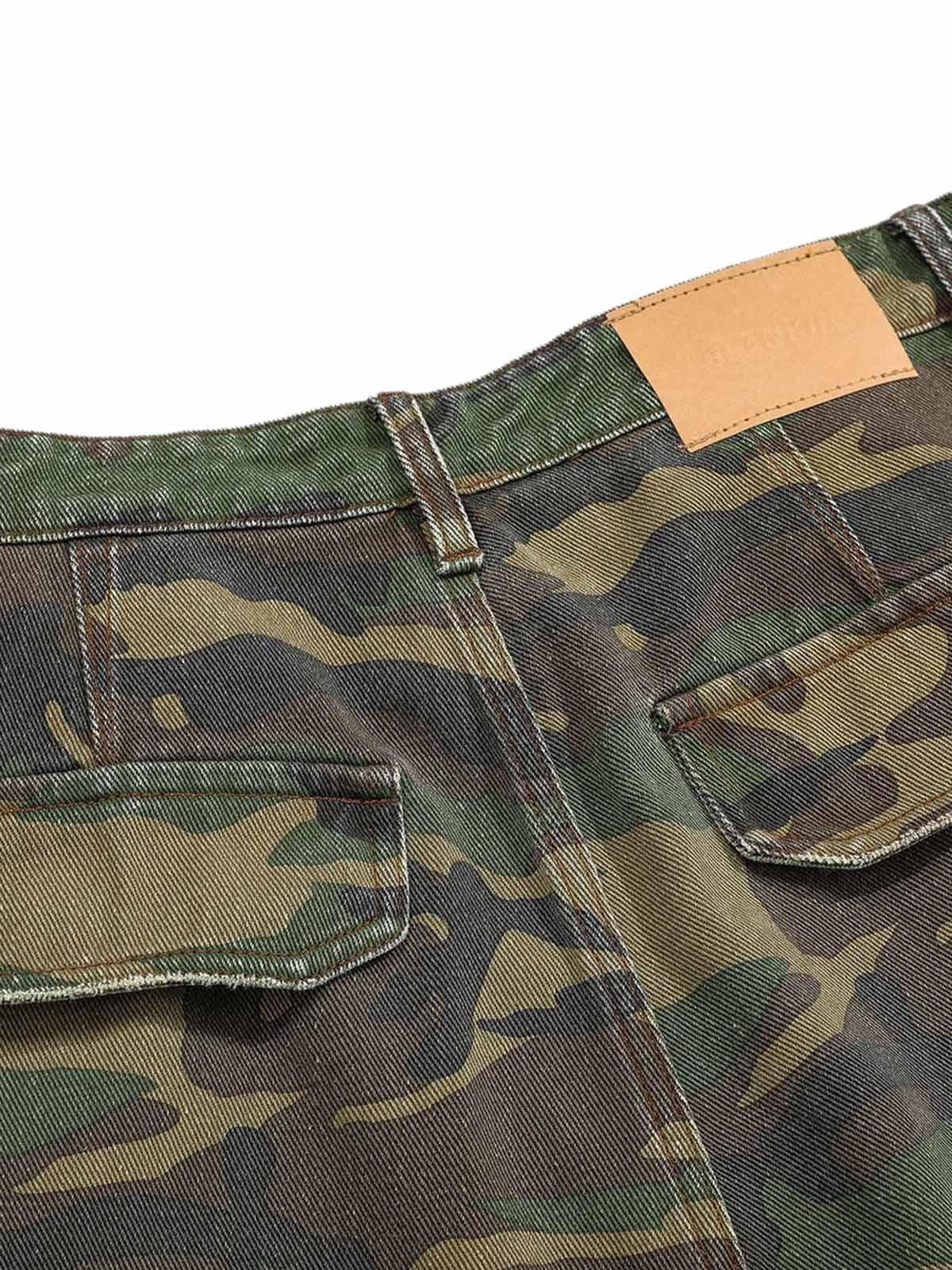 Pantalón Cargo Camo Flare Valmont — Distinción urbana irresistible | Rojo