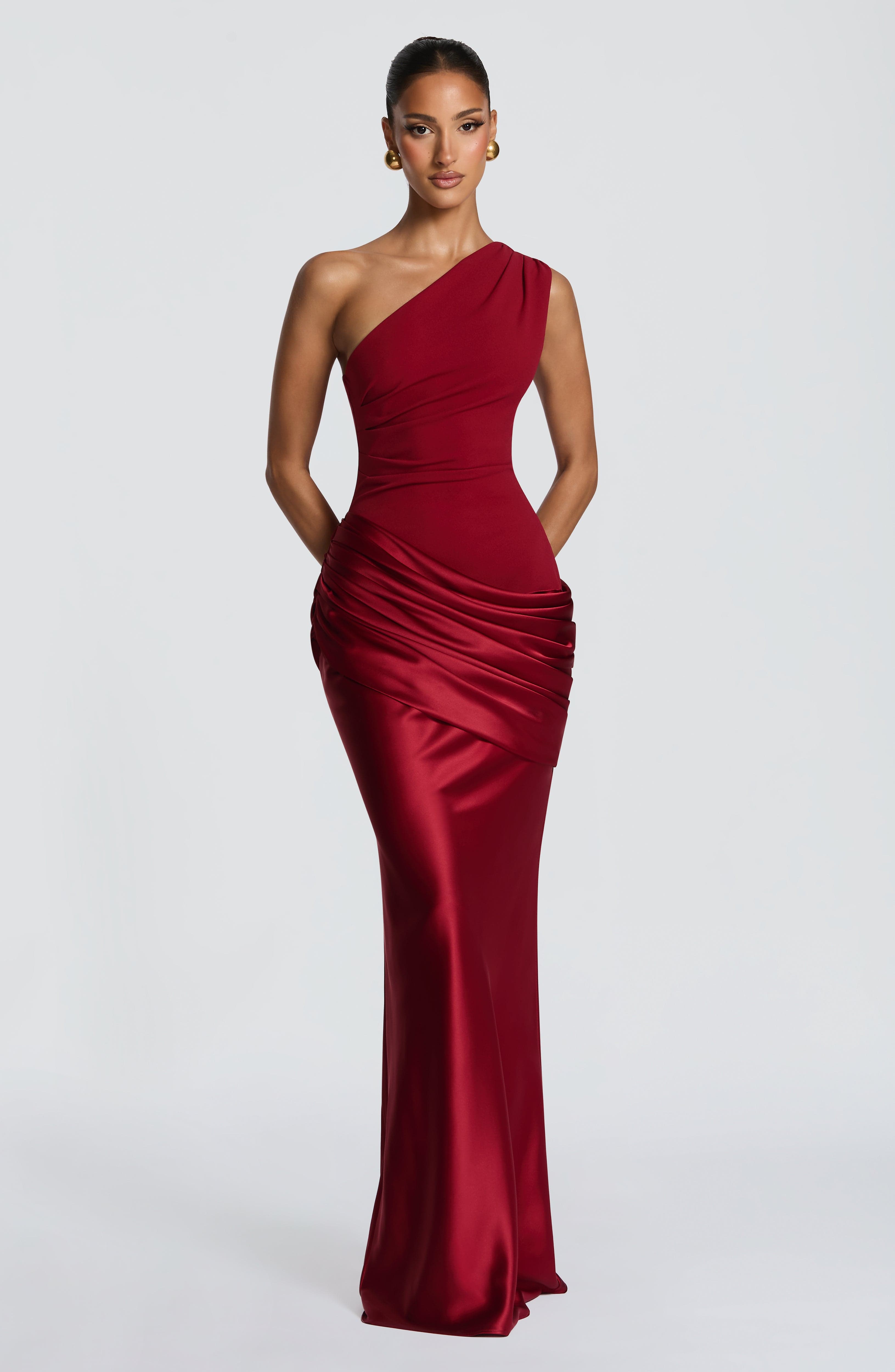 Sadona Valmont — Vestido Largo Rojo Intenso | Edición Limitada