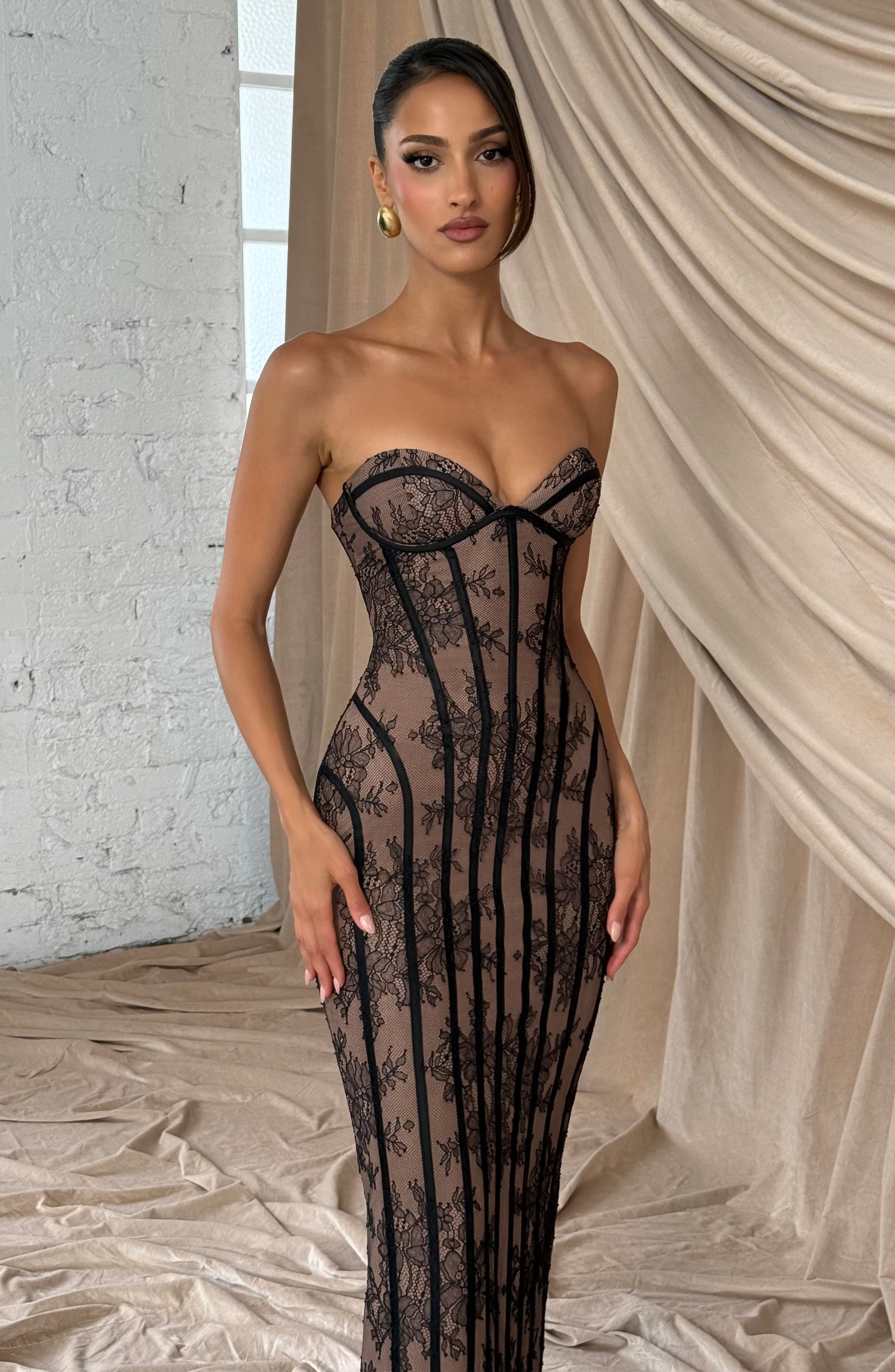 Sian Valmont — Vestido Maxi Negro | Edición Limitada Atemporal