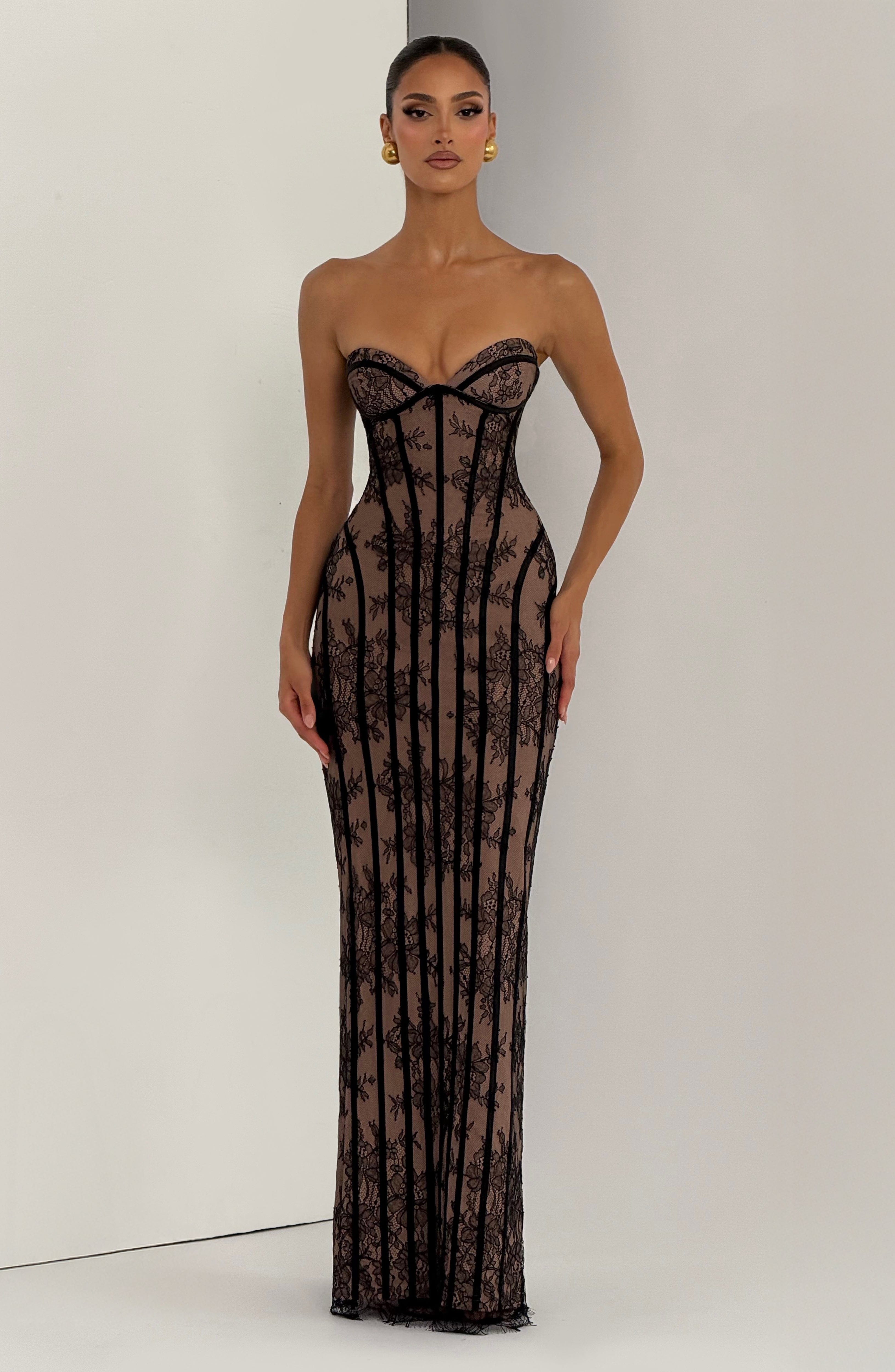 Sian Valmont — Vestido Maxi Negro | Edición Limitada Atemporal