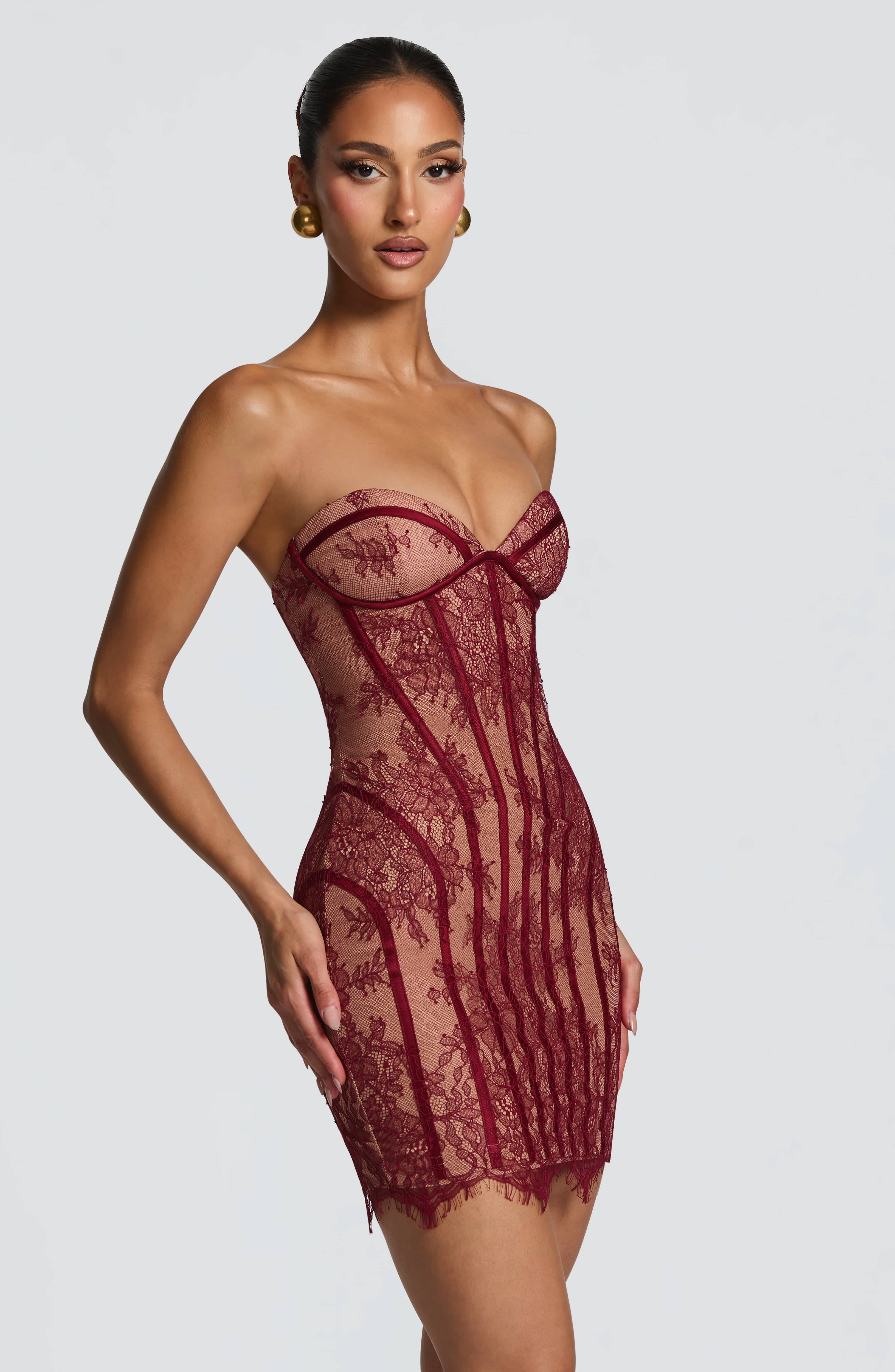 Sian Valmont — Vestido Corto Borgoña | Edición Limitada