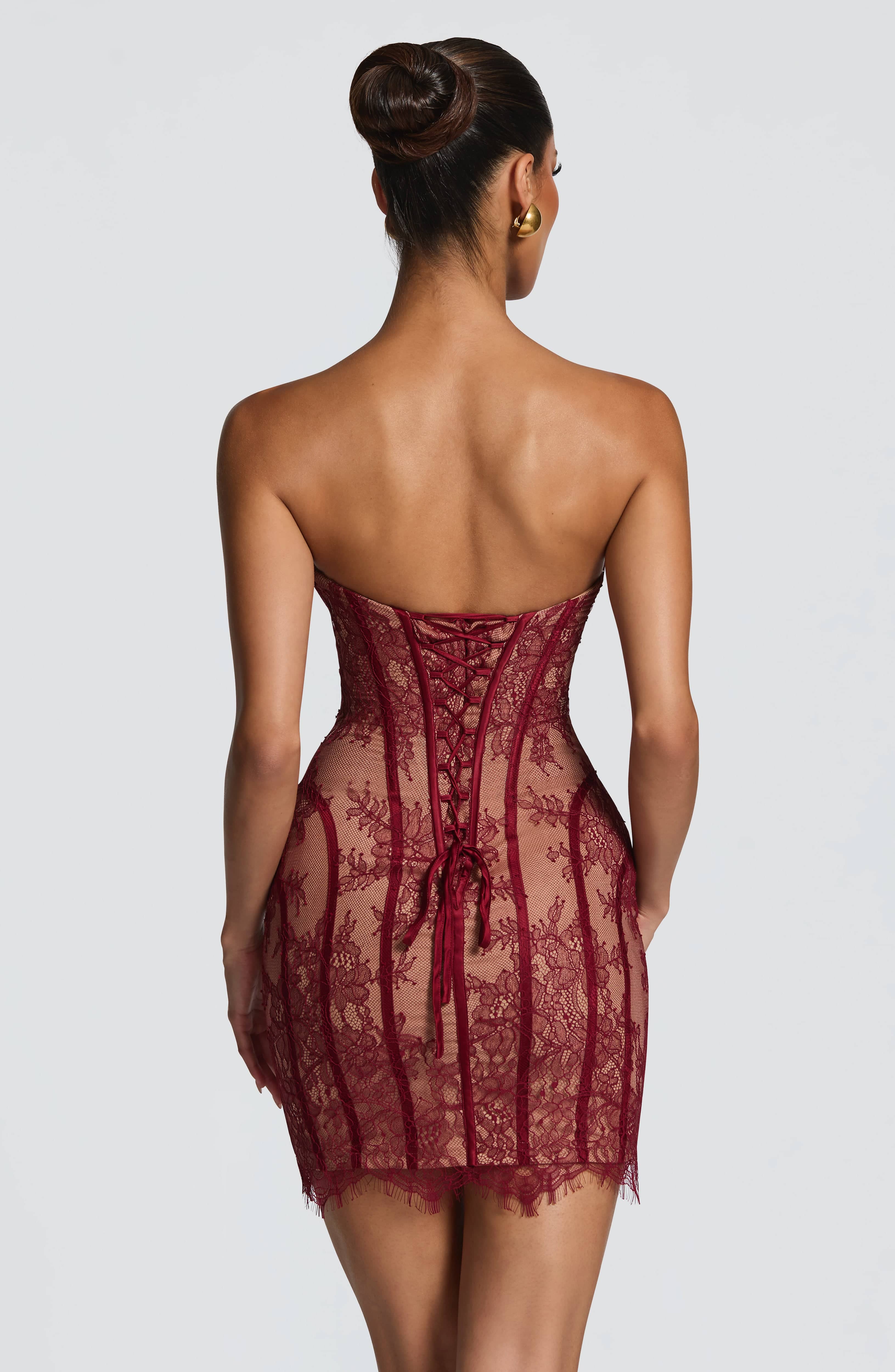 Sian Valmont — Vestido Corto Borgoña | Edición Limitada