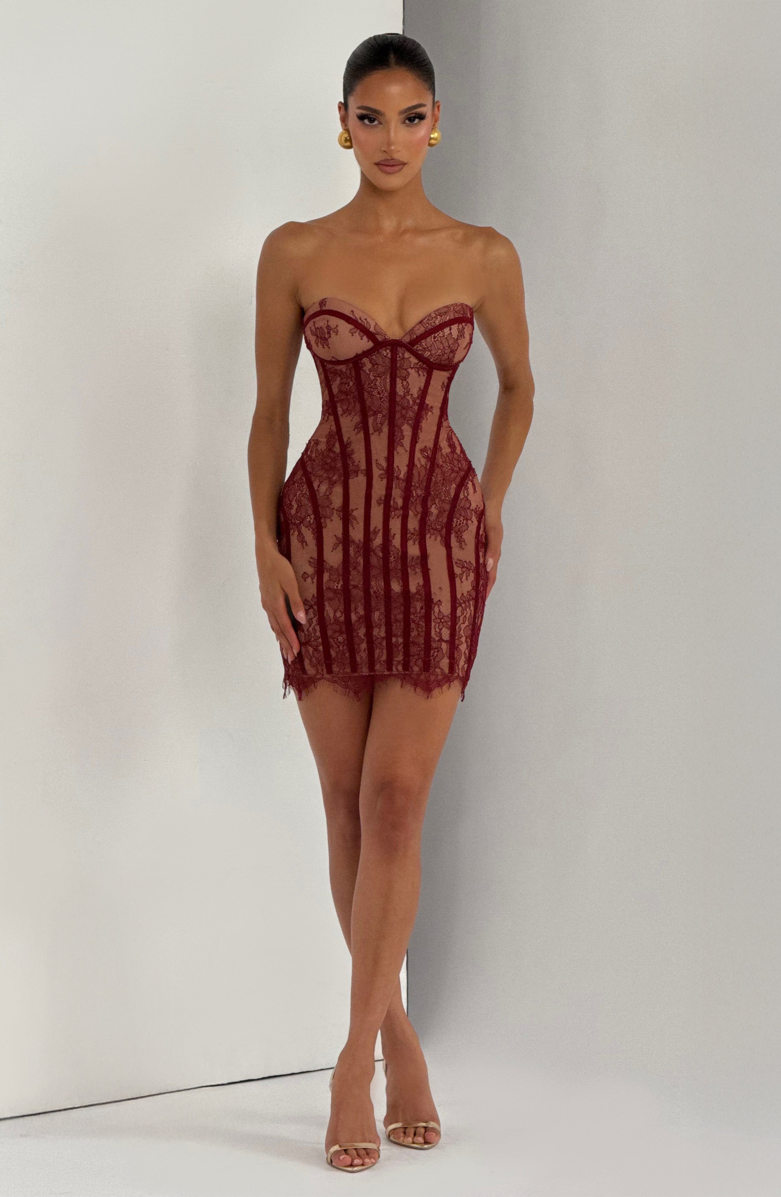 Sian Valmont — Vestido Corto Borgoña | Edición Limitada
